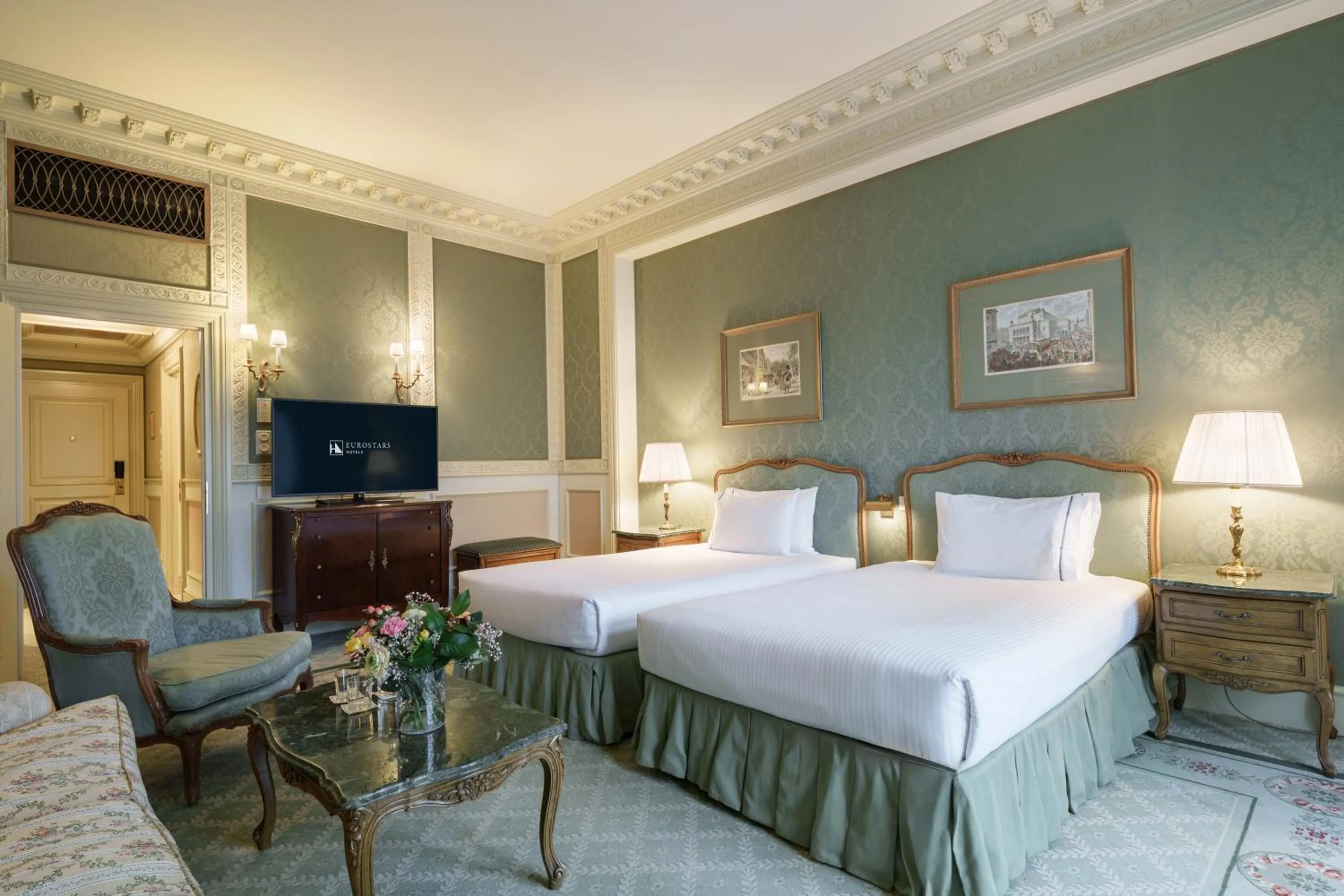 Bed in Eurostars Grand Hotel Wien