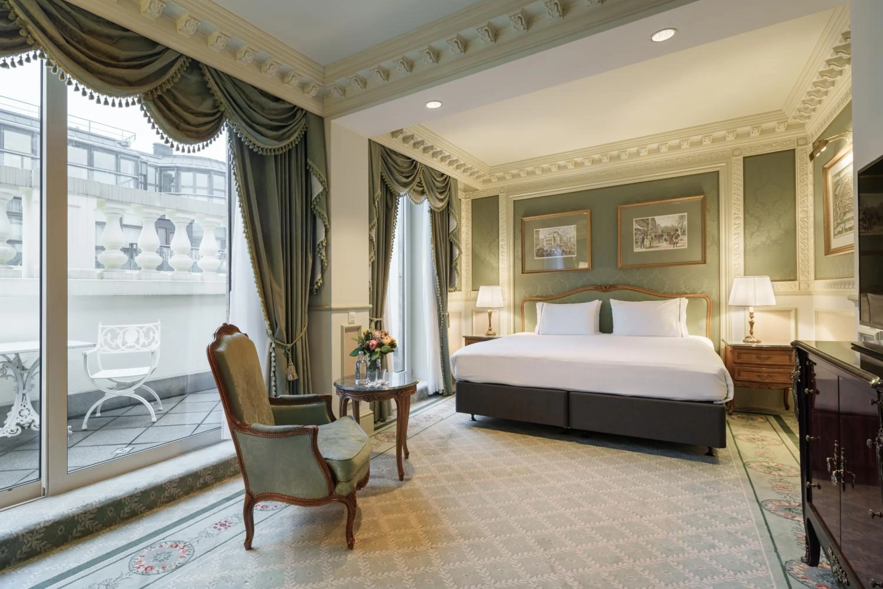 Bed in Eurostars Grand Hotel Wien