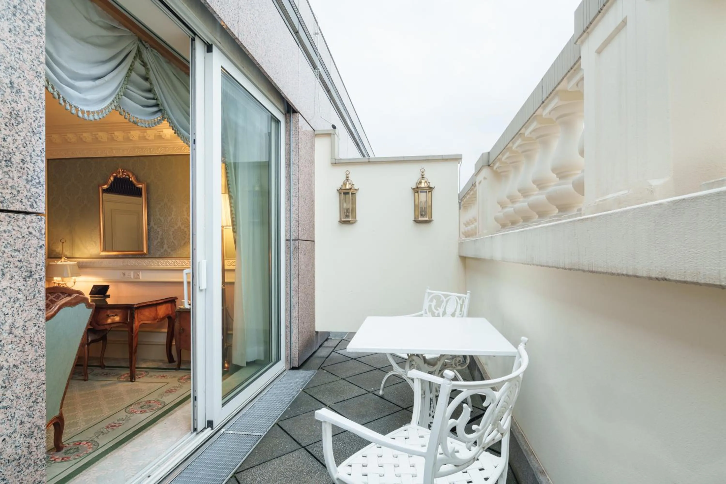 Balcony/Terrace in Eurostars Grand Hotel Wien