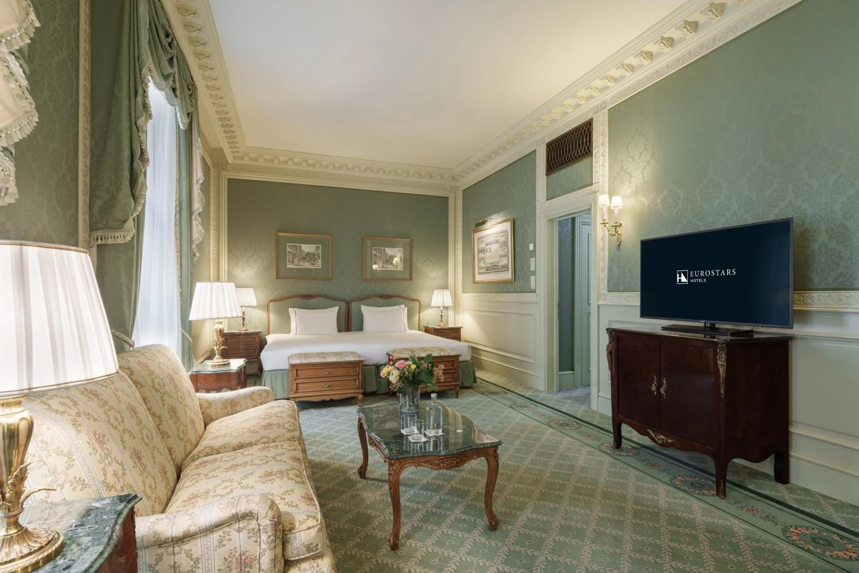 Bed in Eurostars Grand Hotel Wien