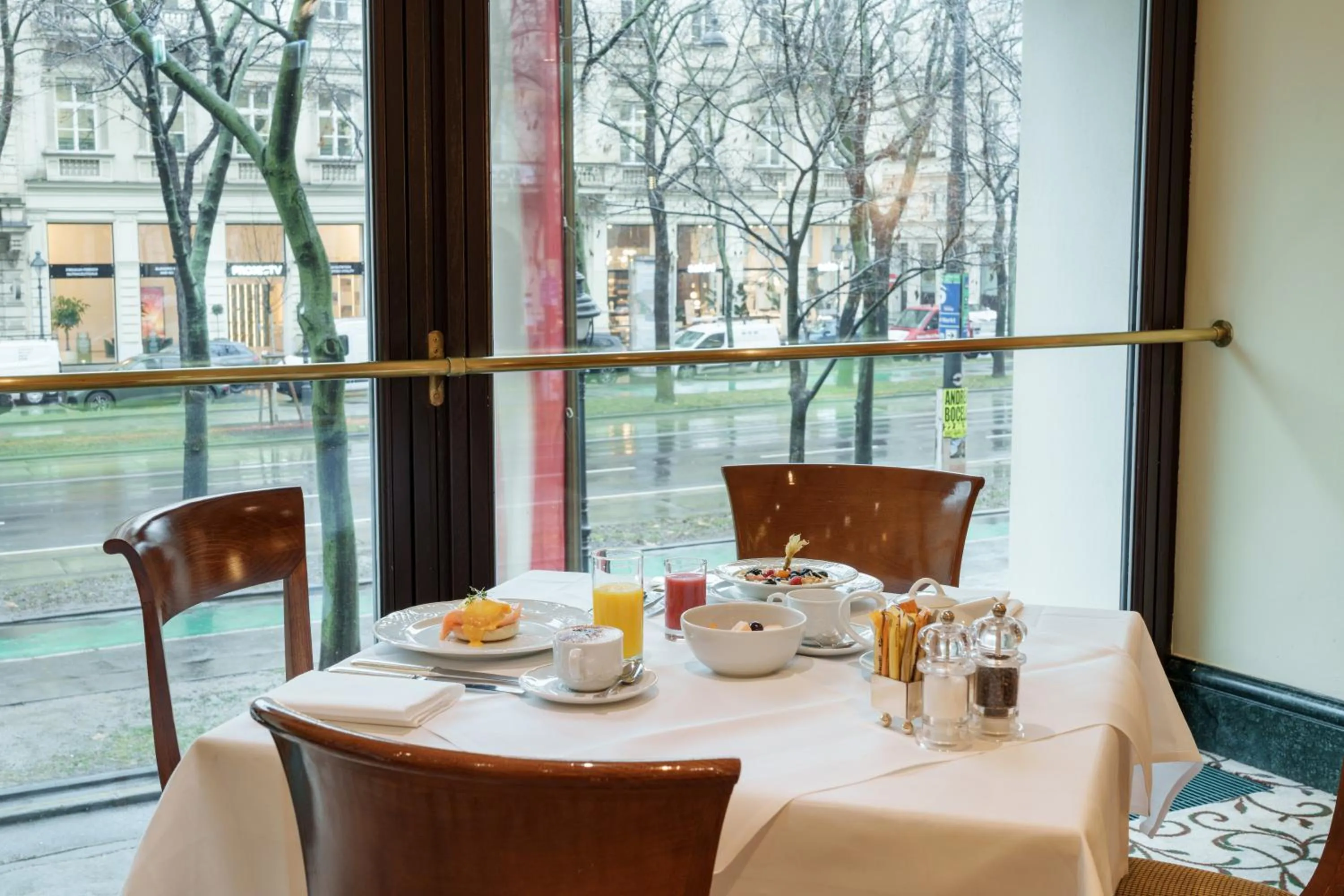 Restaurant/places to eat in Eurostars Grand Hotel Wien
