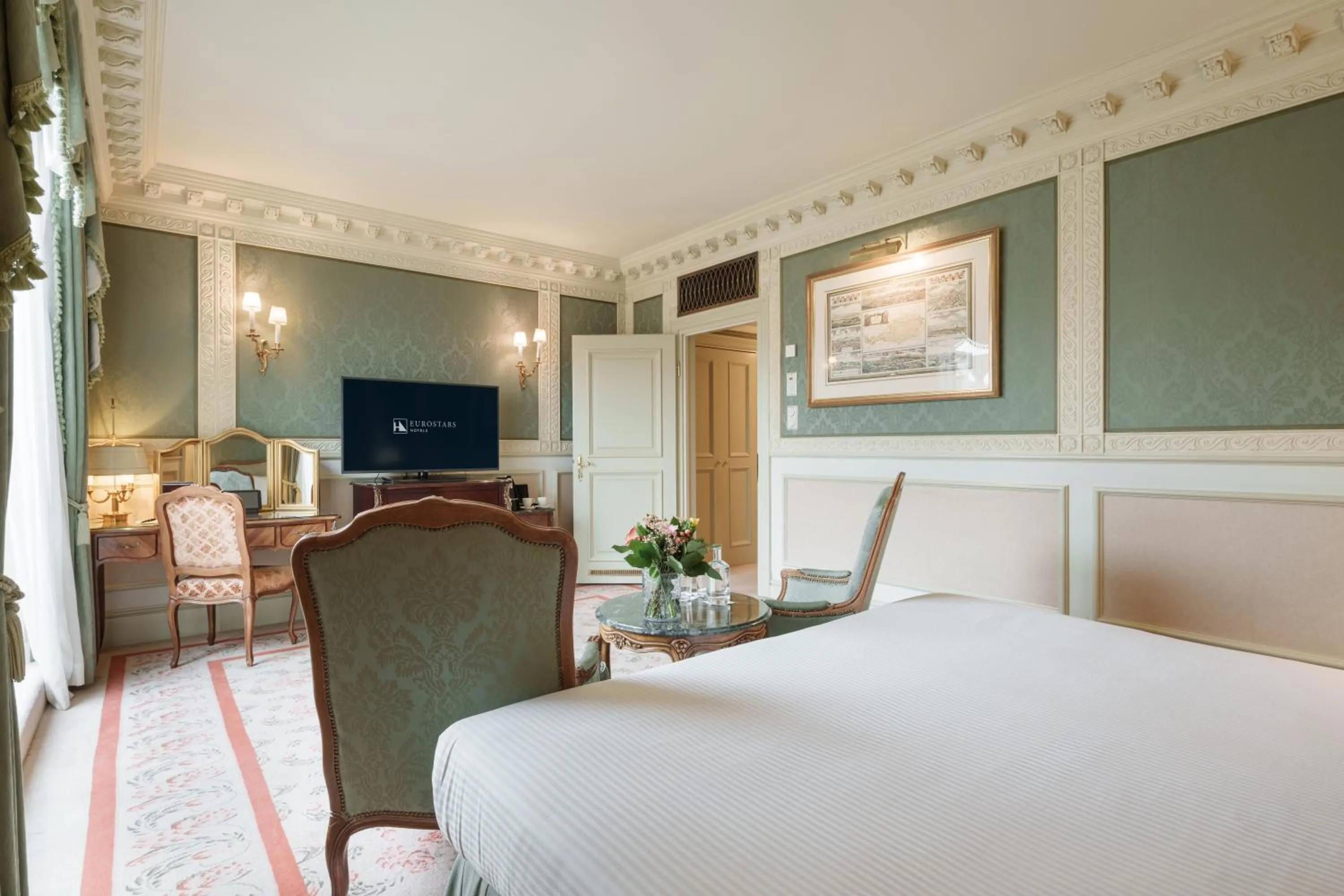 Bed in Eurostars Grand Hotel Wien