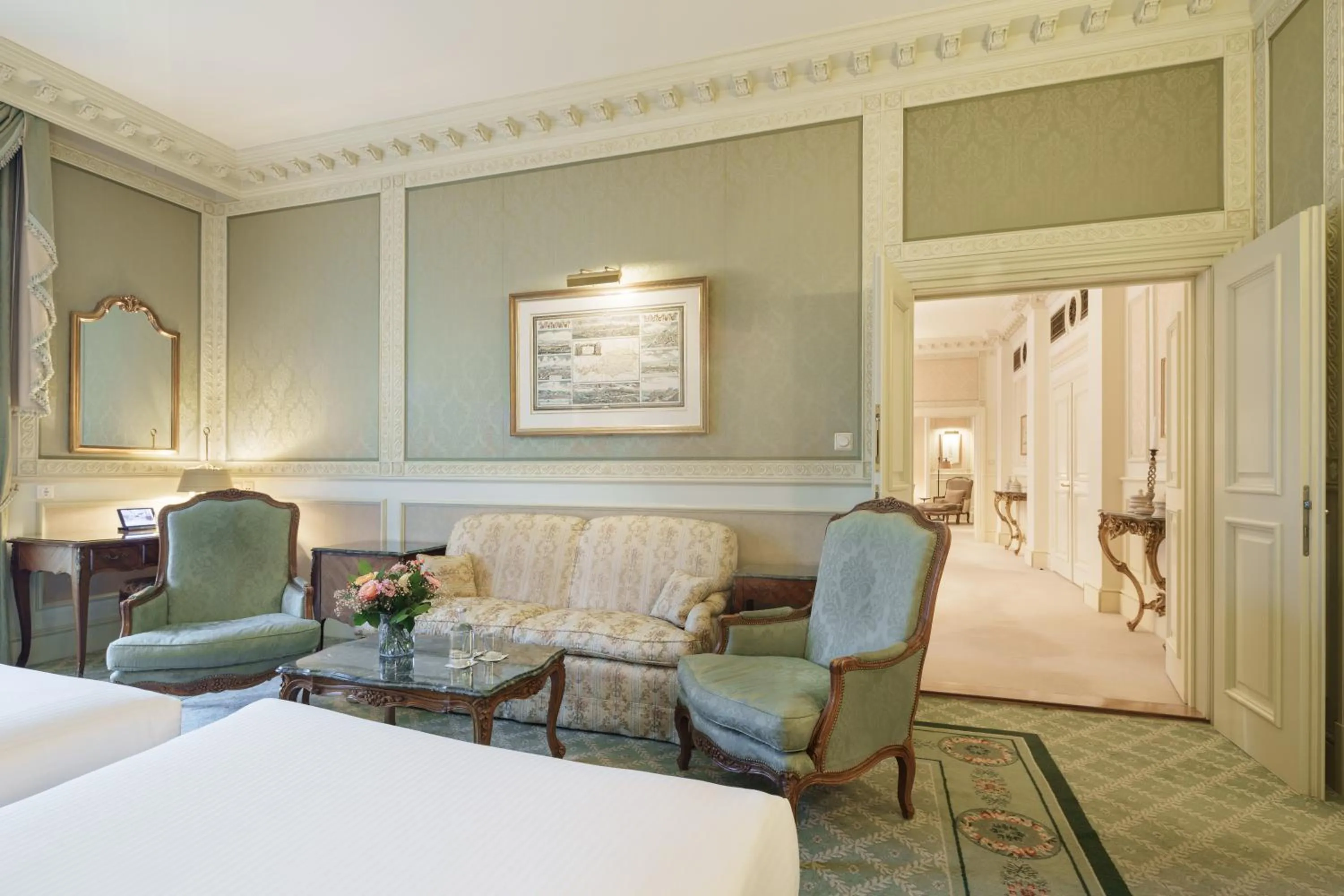 Seating area, Bed in Eurostars Grand Hotel Wien