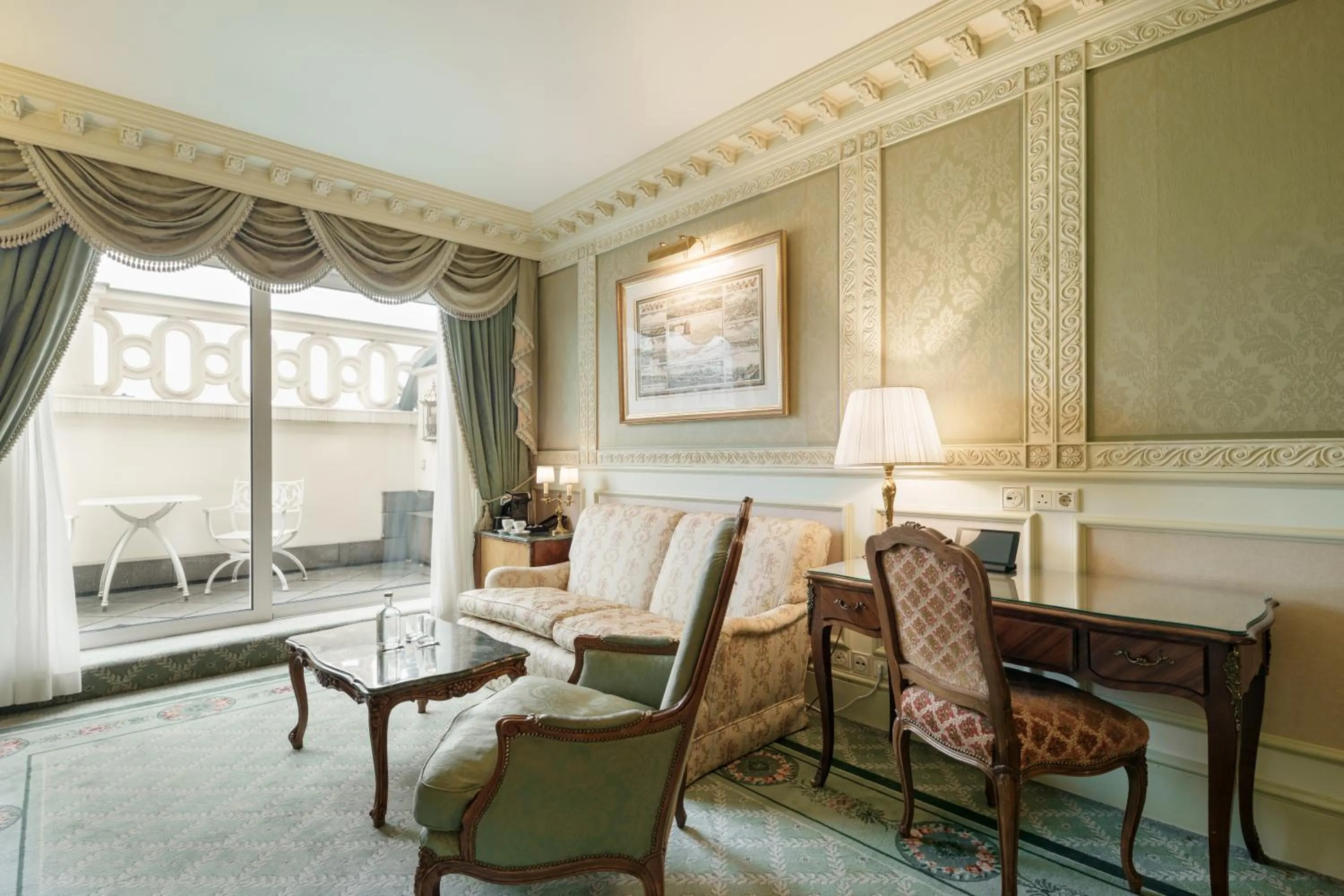 Balcony/Terrace in Eurostars Grand Hotel Wien