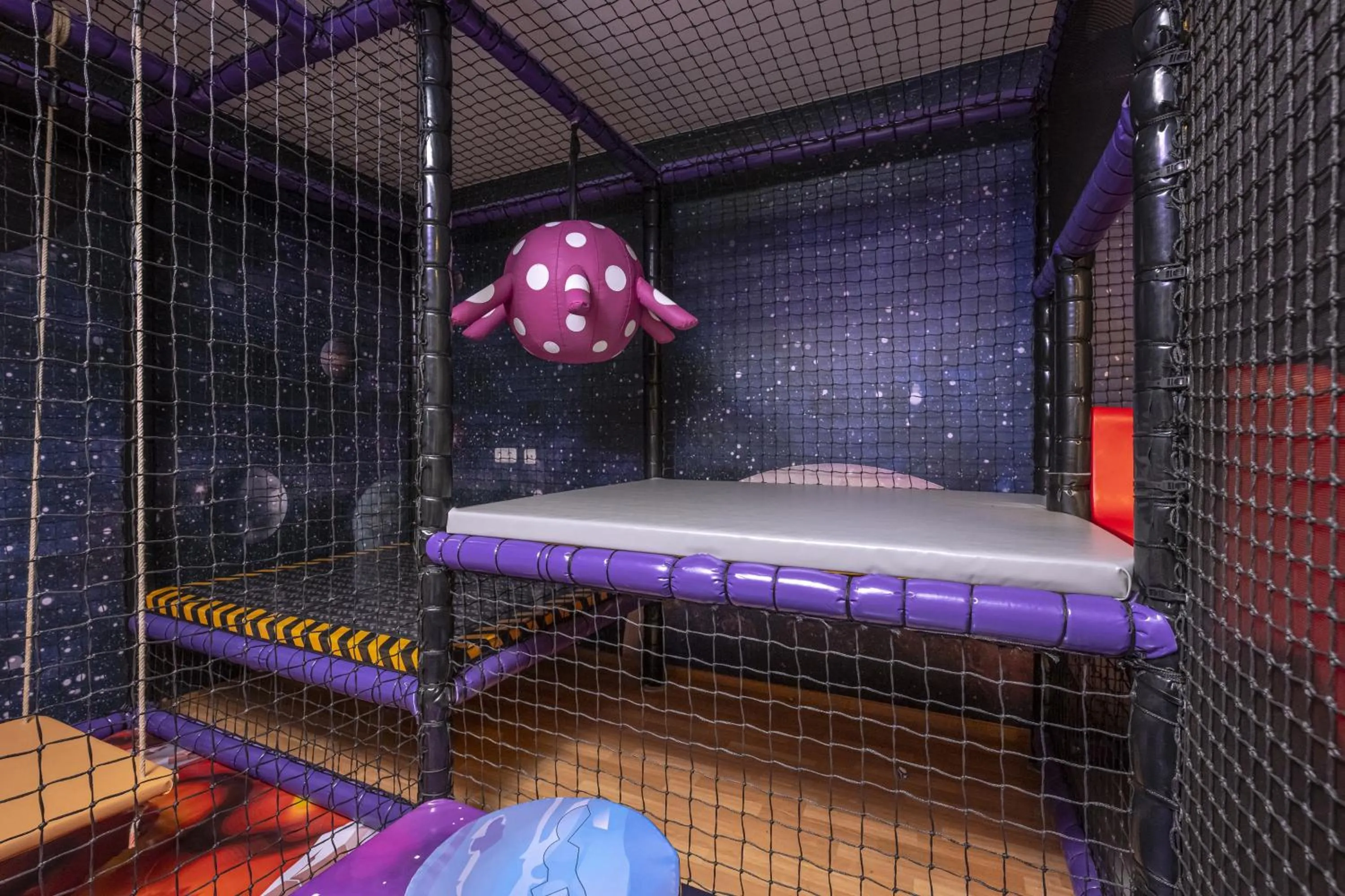 Children play ground, Bed in Hotel Acherl