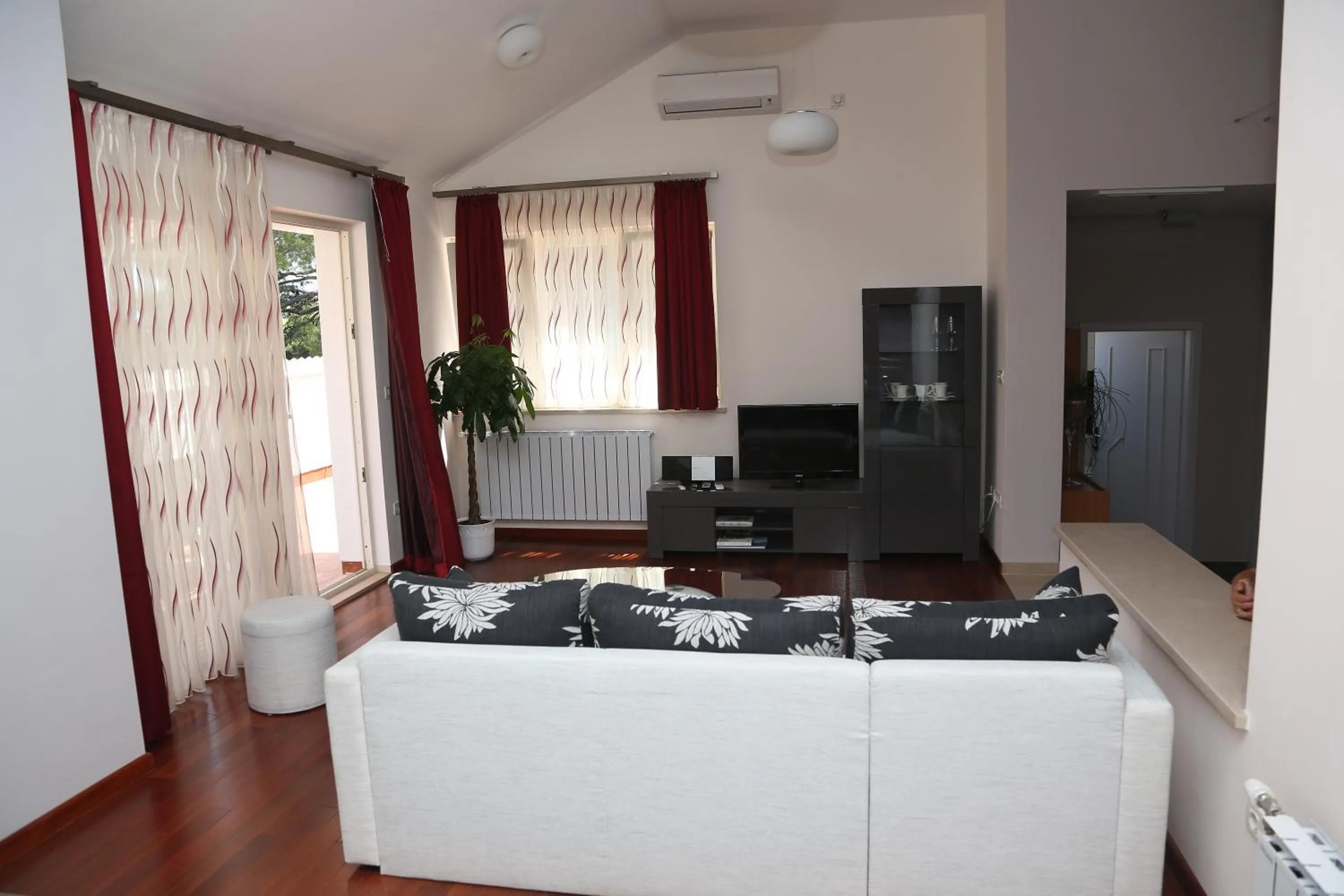 Photo of the whole room in Apartment Markorcula