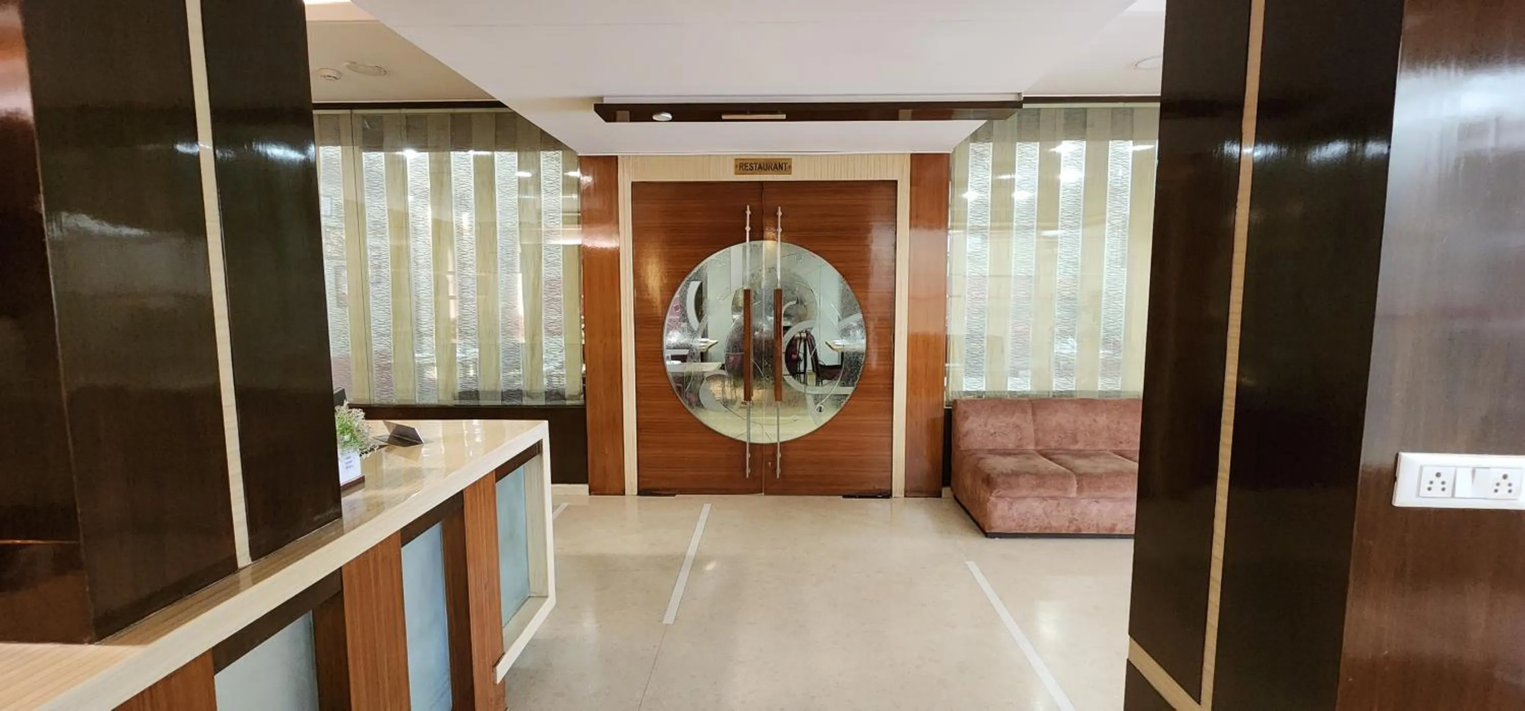 Restaurant/places to eat in Hotel Kanak