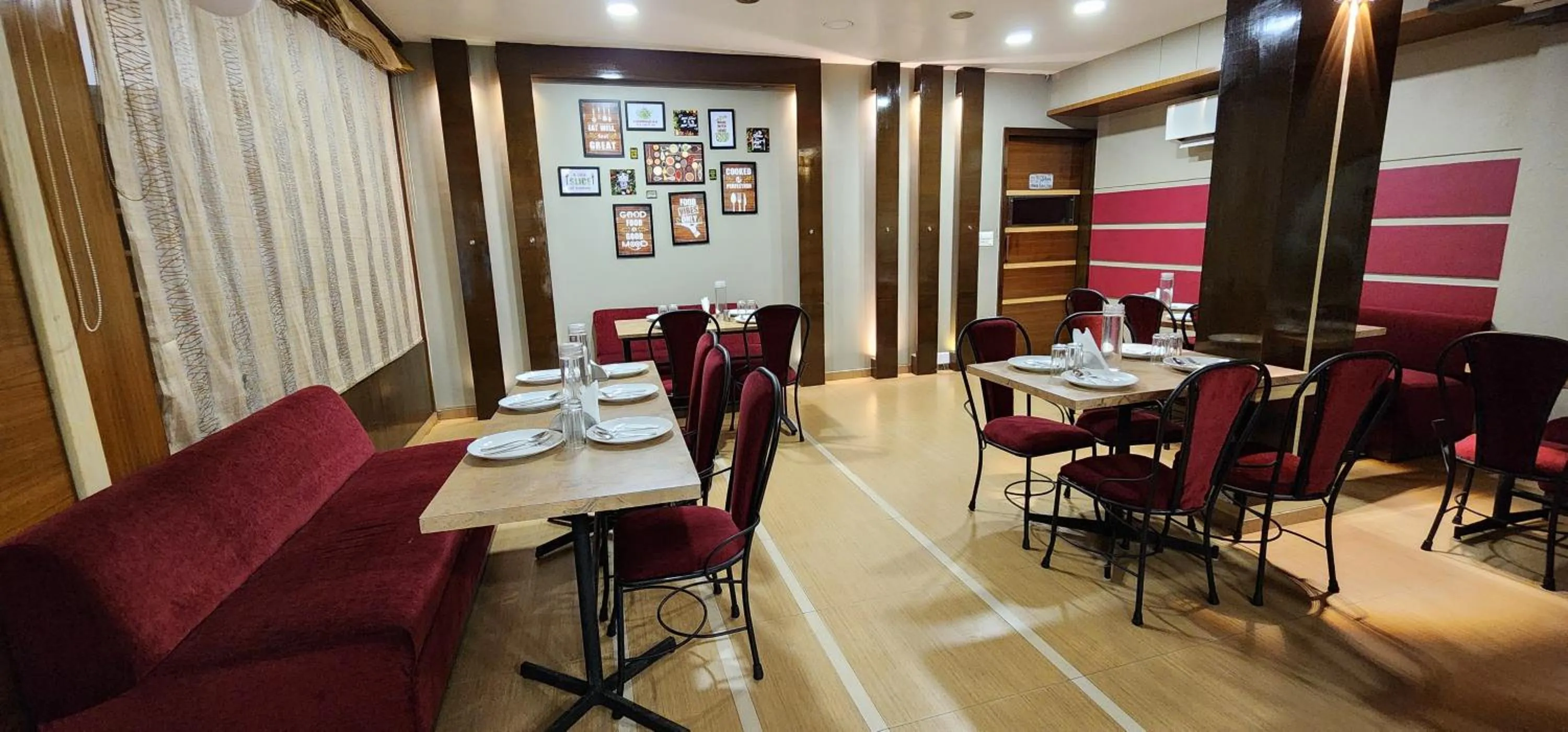 Restaurant/places to eat in Hotel Kanak