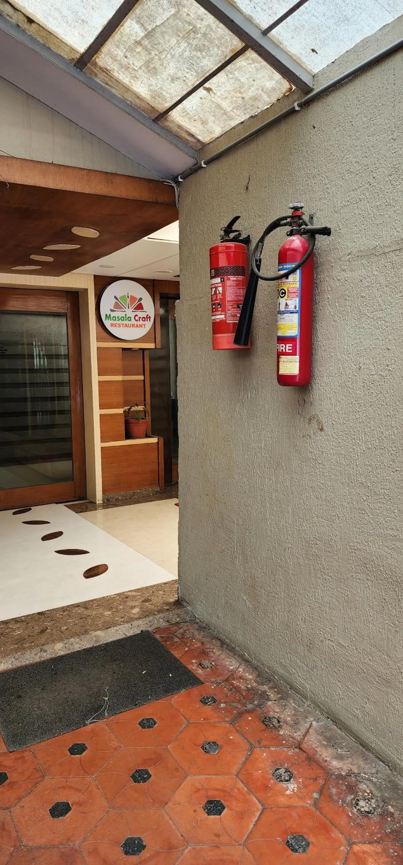 Restaurant/places to eat in Hotel Kanak