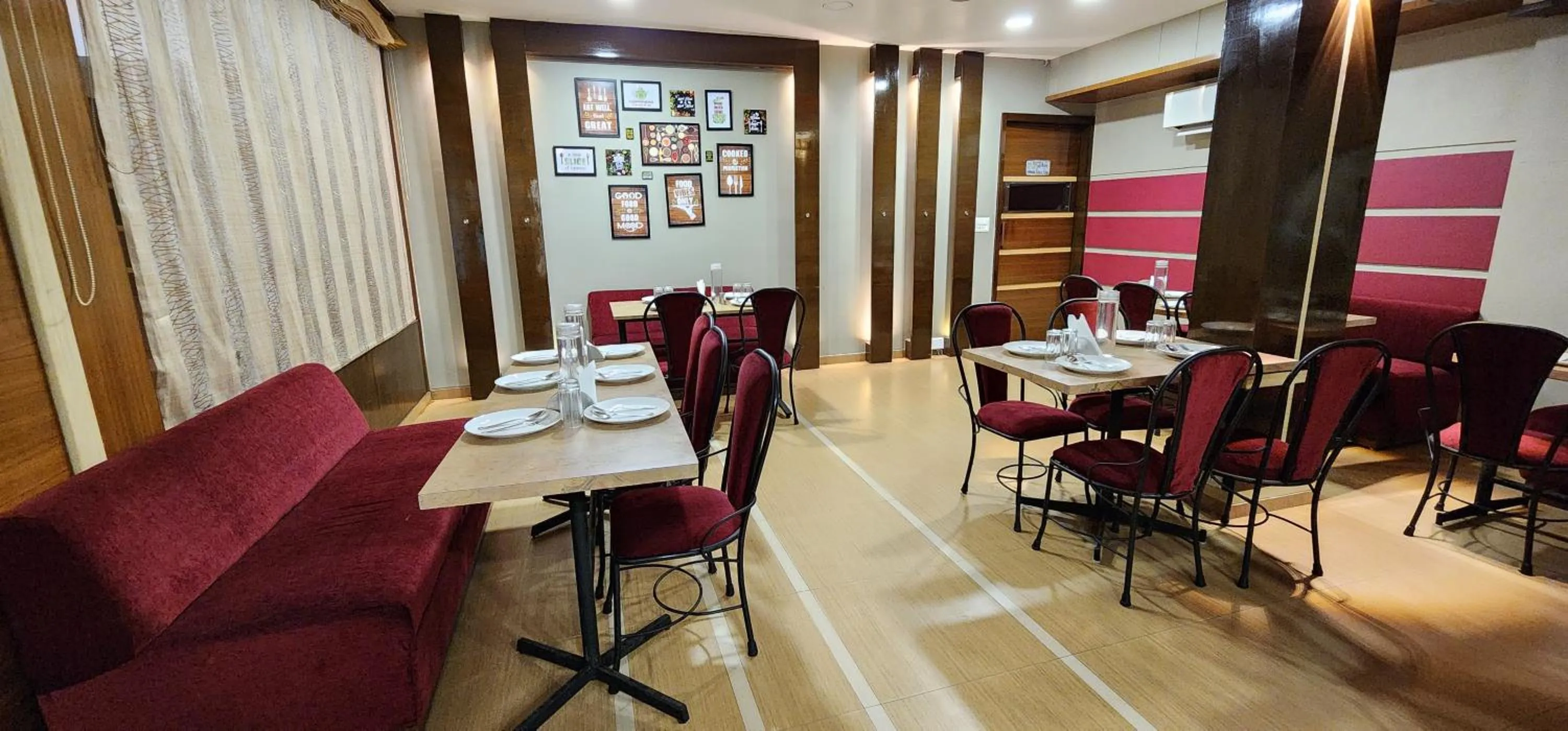 Restaurant/places to eat in Hotel Kanak