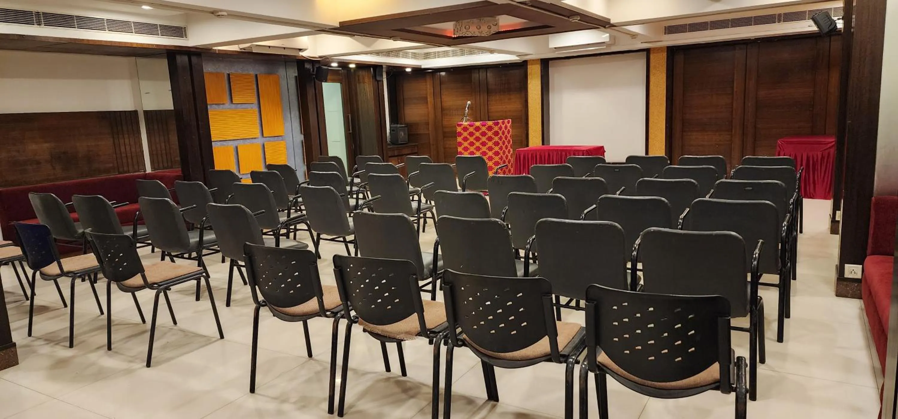 Meeting/conference room in Hotel Kanak