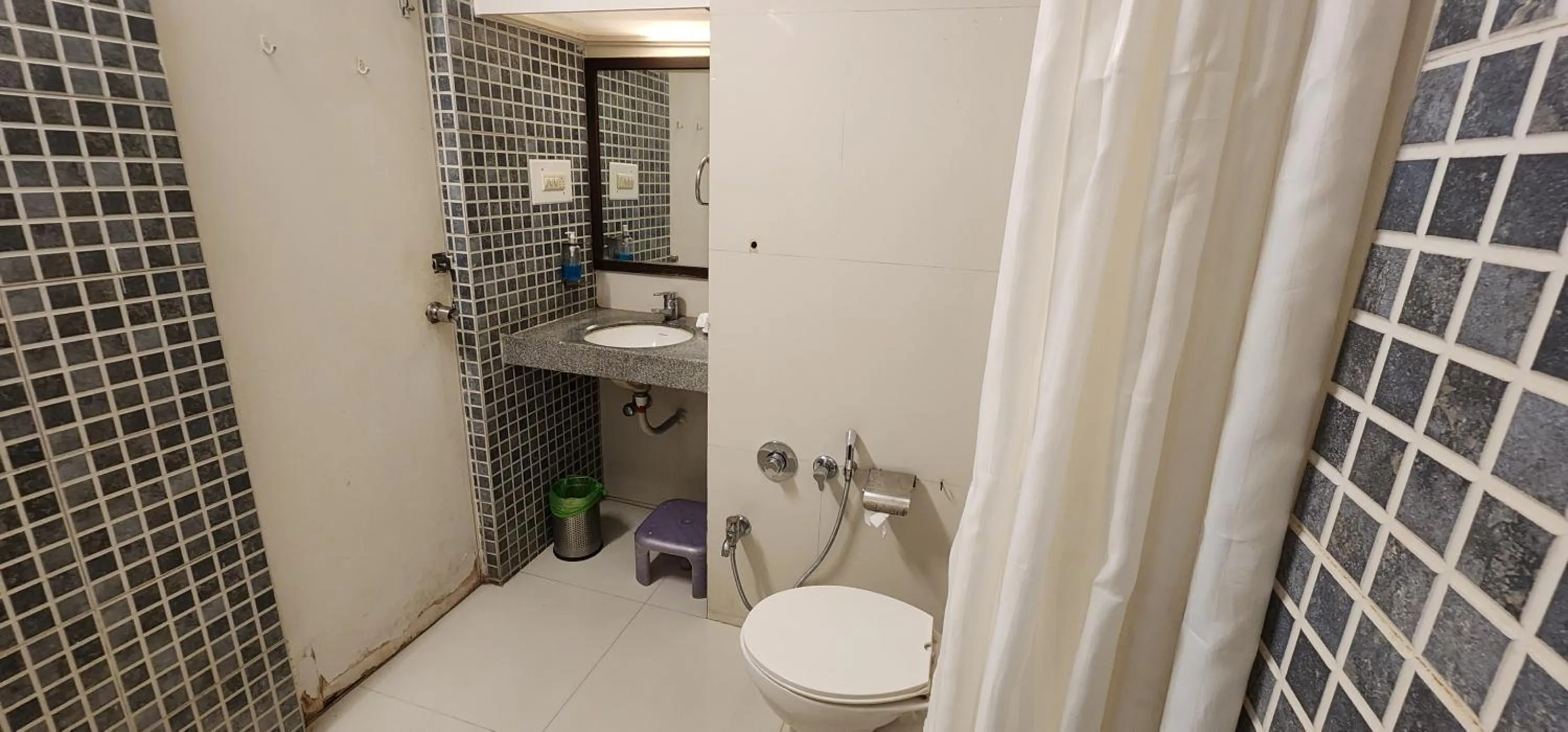 Bathroom in Hotel Kanak