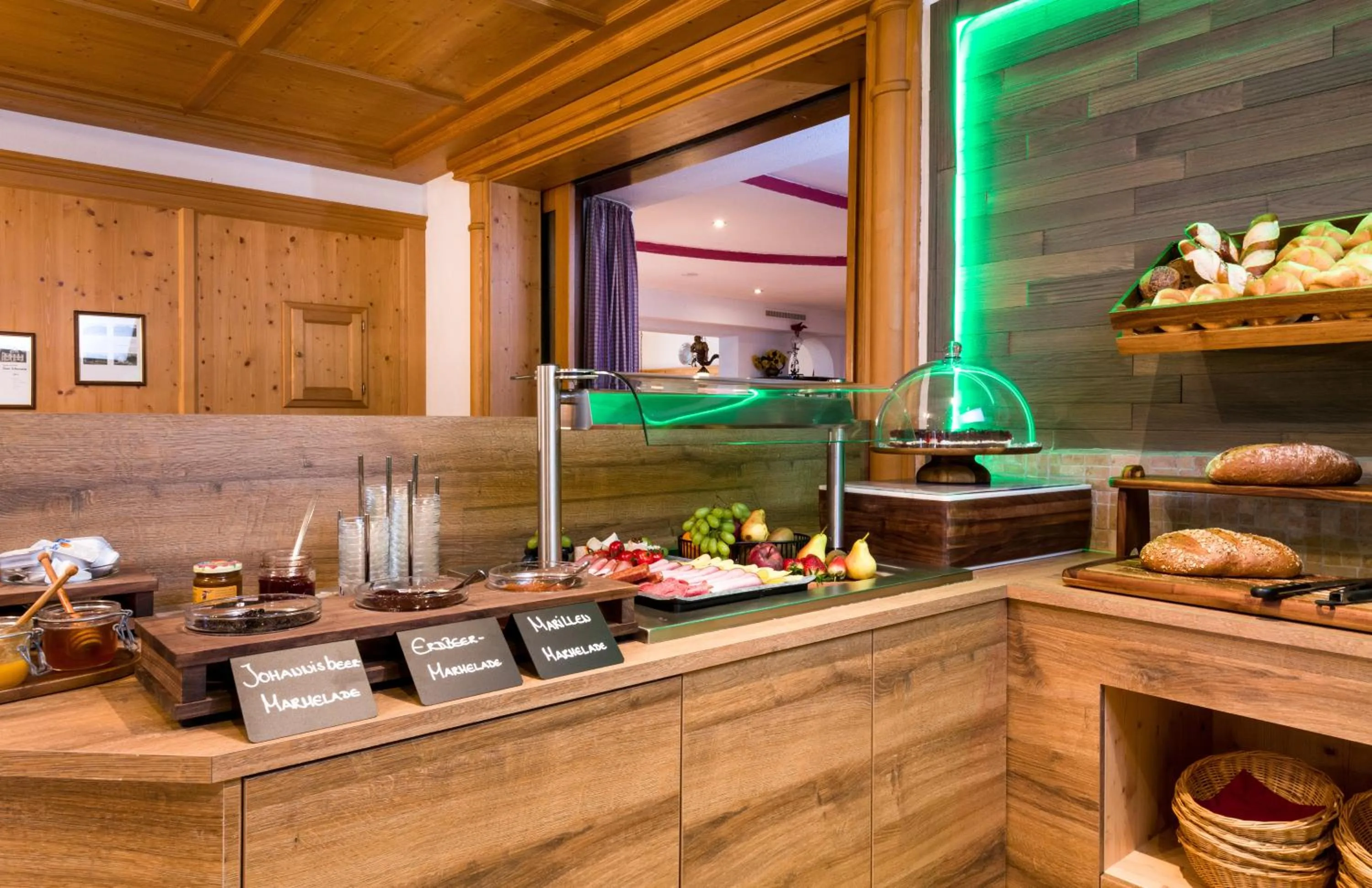 Breakfast in Hotel Gasthof Zum Schwanen