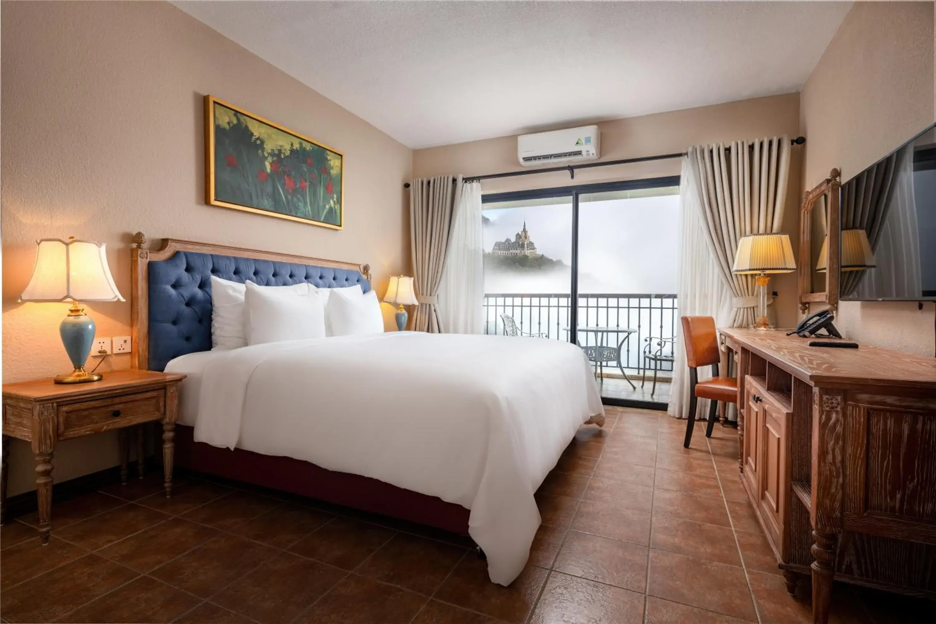 Deluxe Double Room with Mountain View in Venus Hotel Tam Đảo Deluxe Double Room with Mountain View in Venus Hotel Tam Đảo