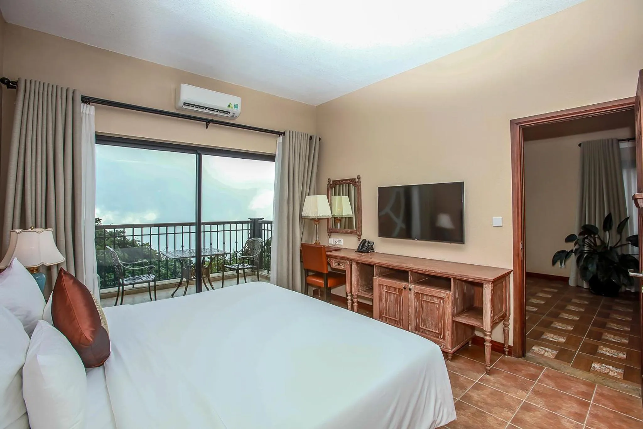 Photo of the whole room, Bed in Venus Hotel Tam Đảo