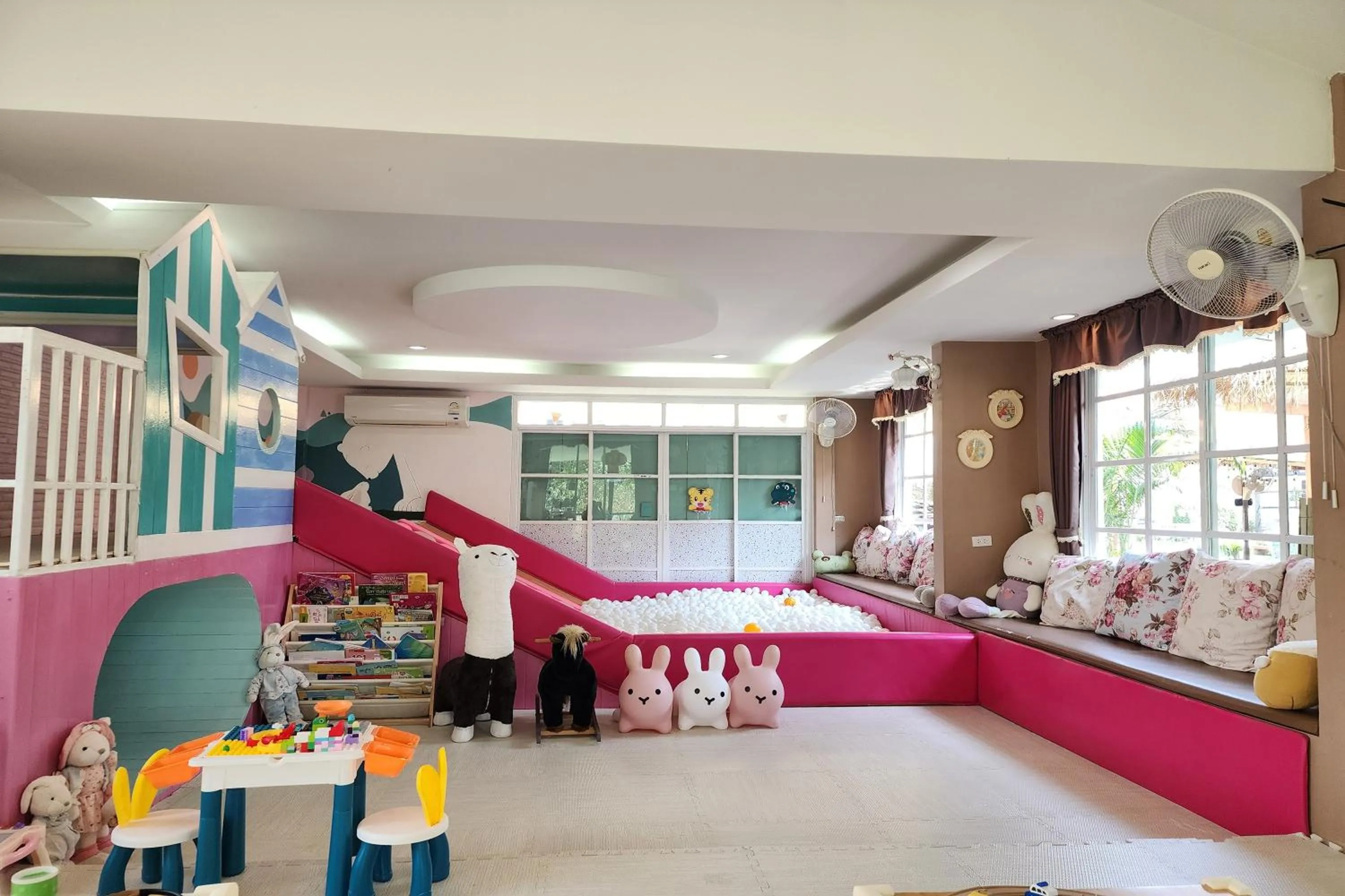 Children play ground, Bed in See Sky Resort