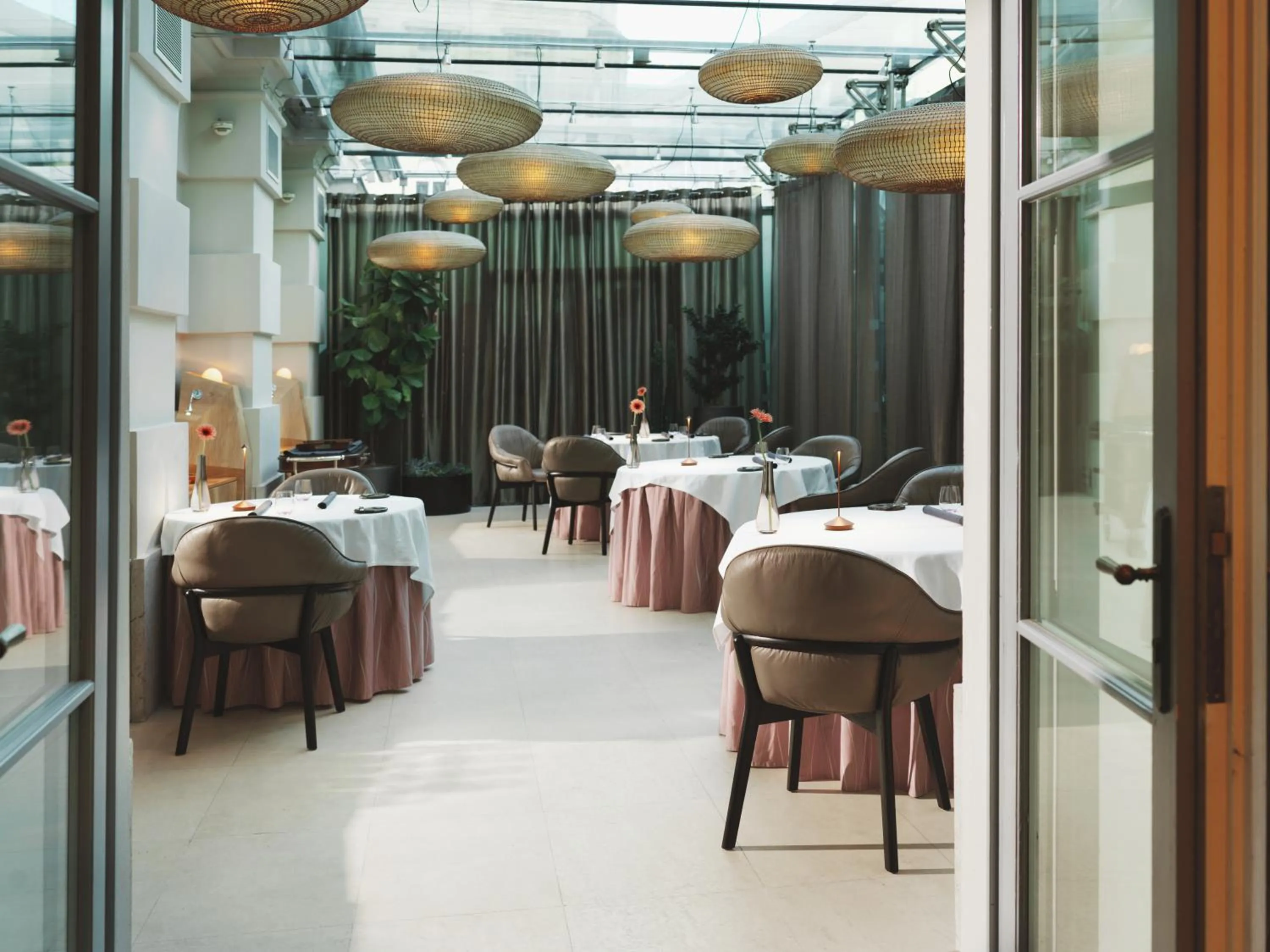 Restaurant/places to eat in Palais Coburg Hotel