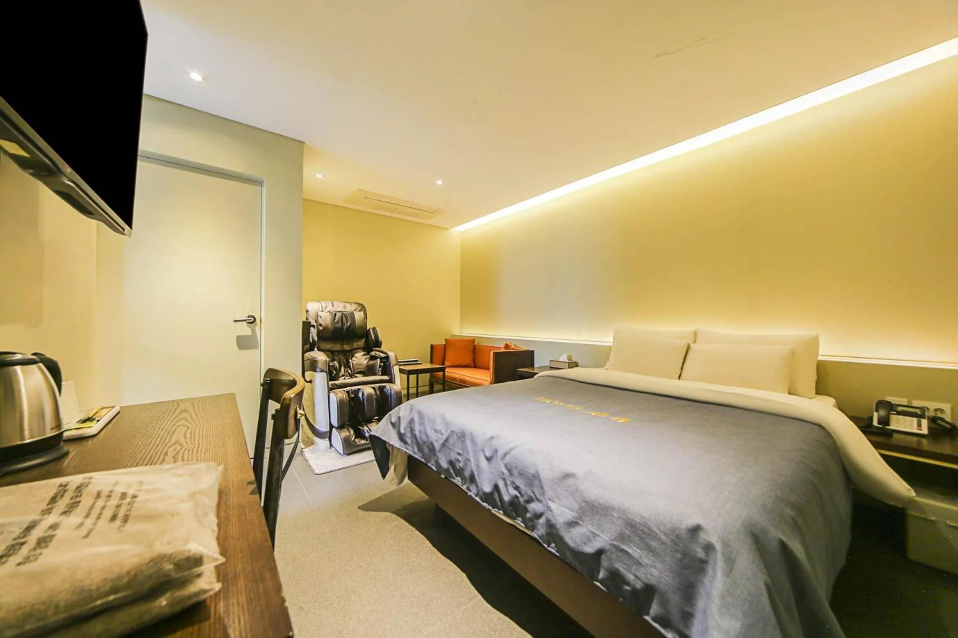 Bedroom, Bed in Hotel Myeongjak