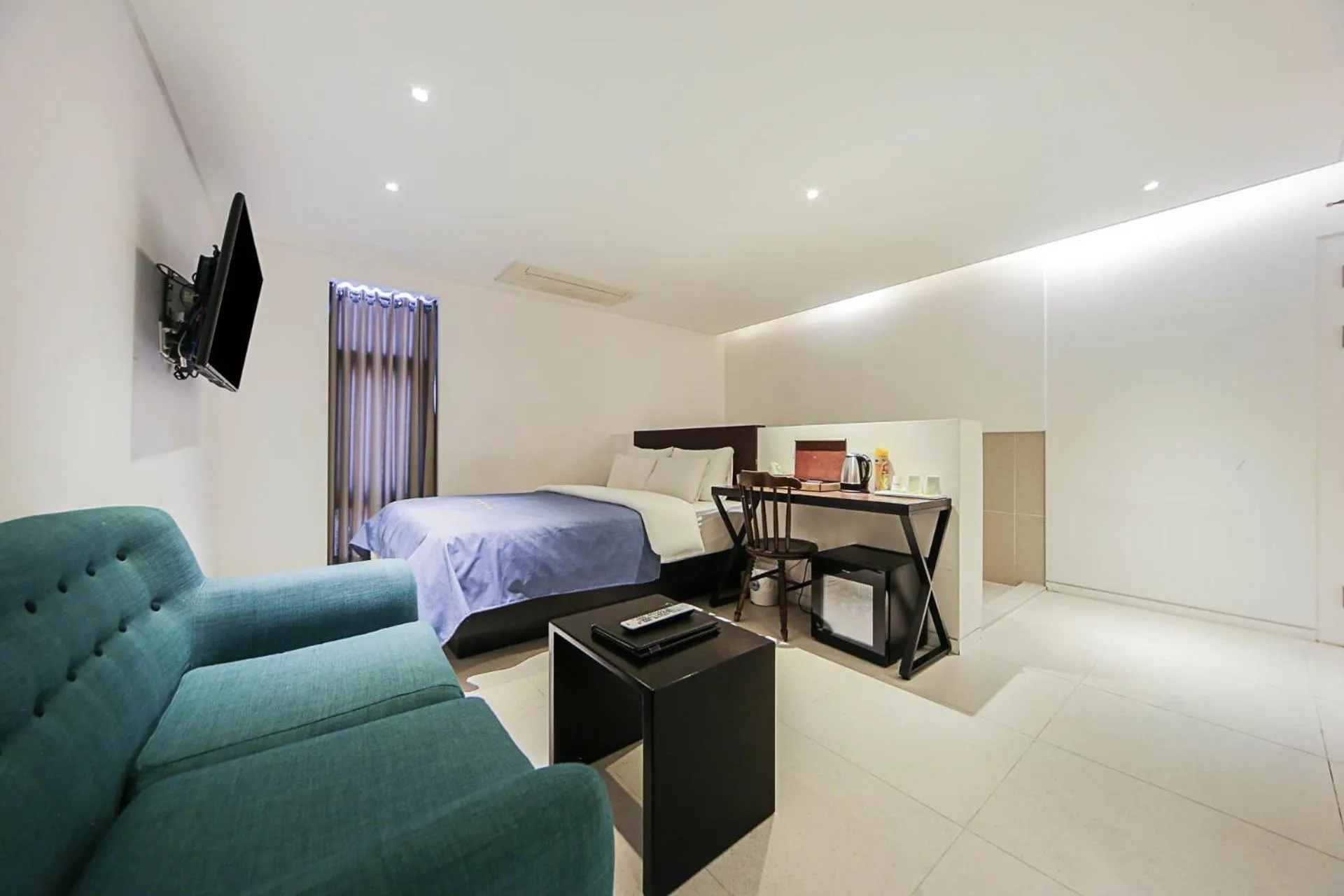 Seating area, Bed in Hotel Myeongjak