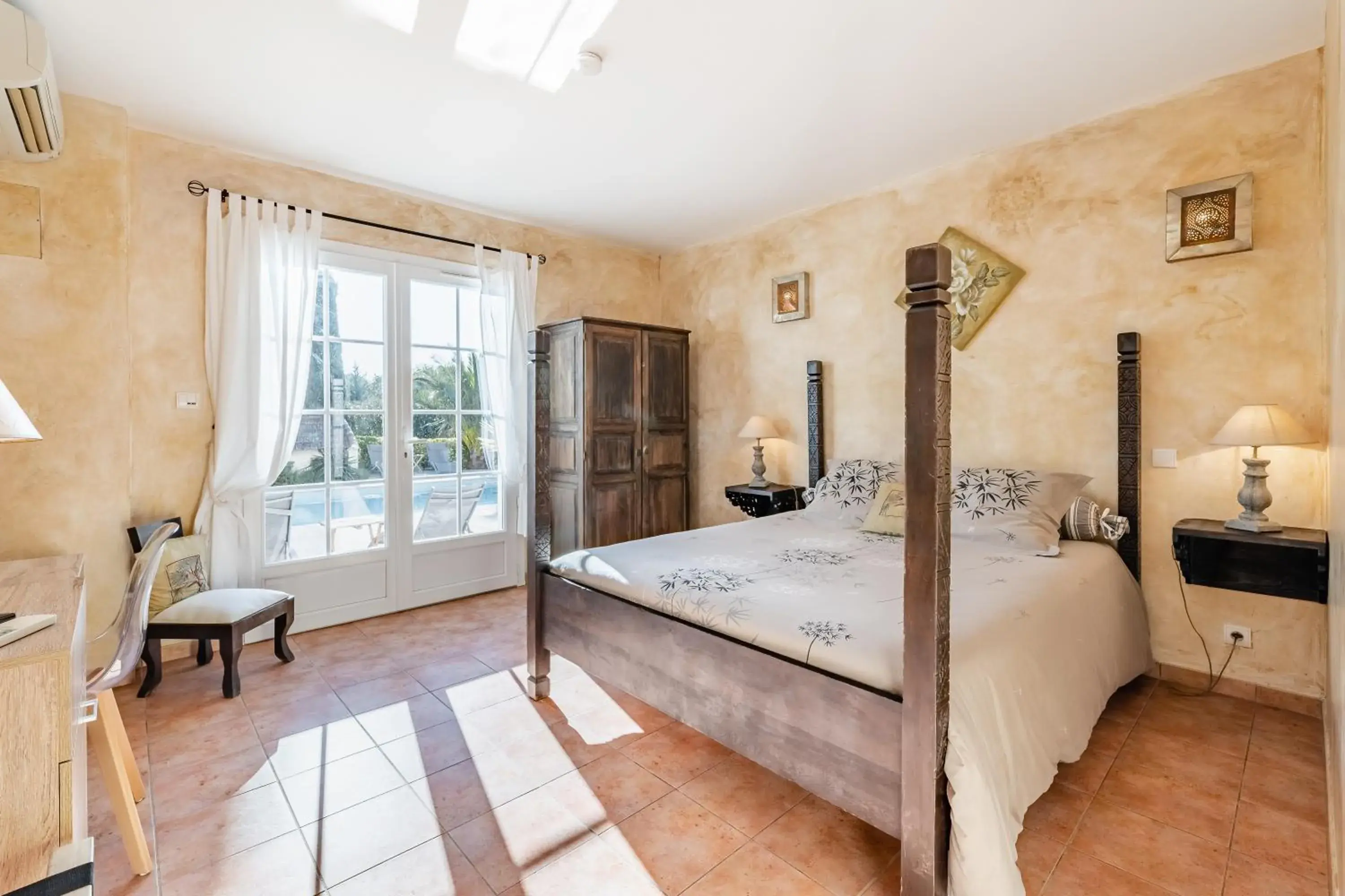 Classic Double Room in La Bastide de Font Clarette Classic Double Room in La Bastide de Font Clarette