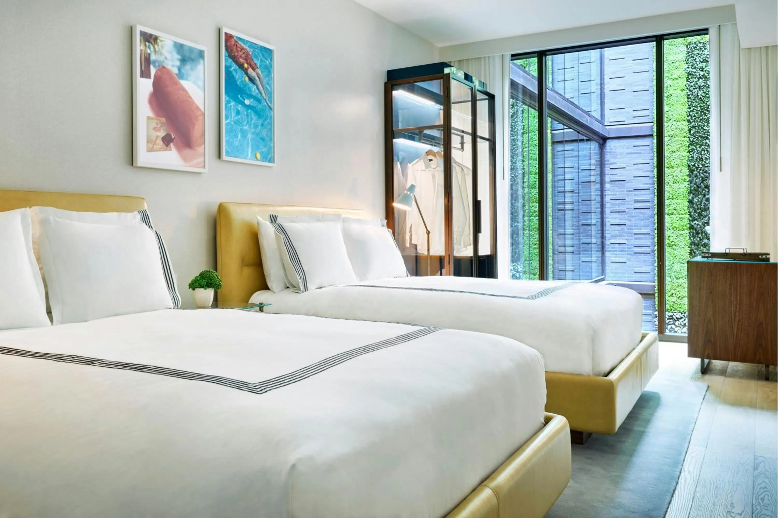 Photo of the whole room, Bed in The Hollywood Grande, Autograph Collection