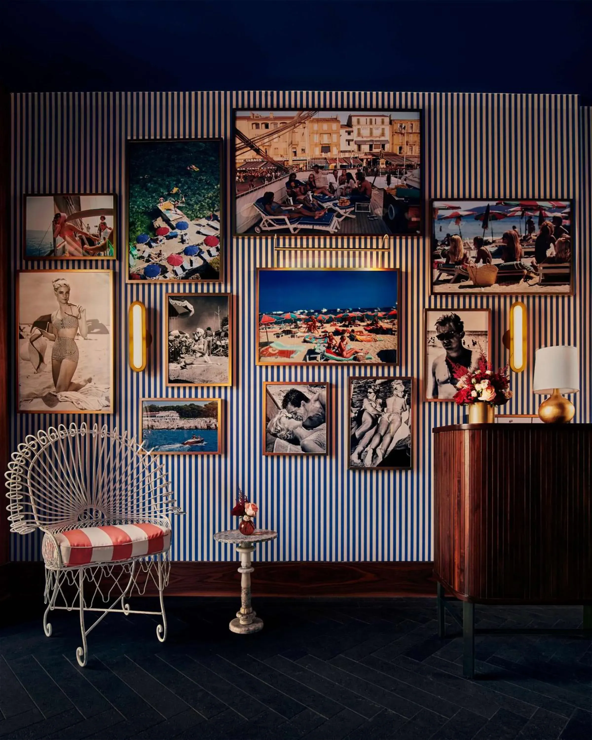 Lounge or bar in Thompson Hollywood, by Hyatt Lounge or bar in Thompson Hollywood, by Hyatt