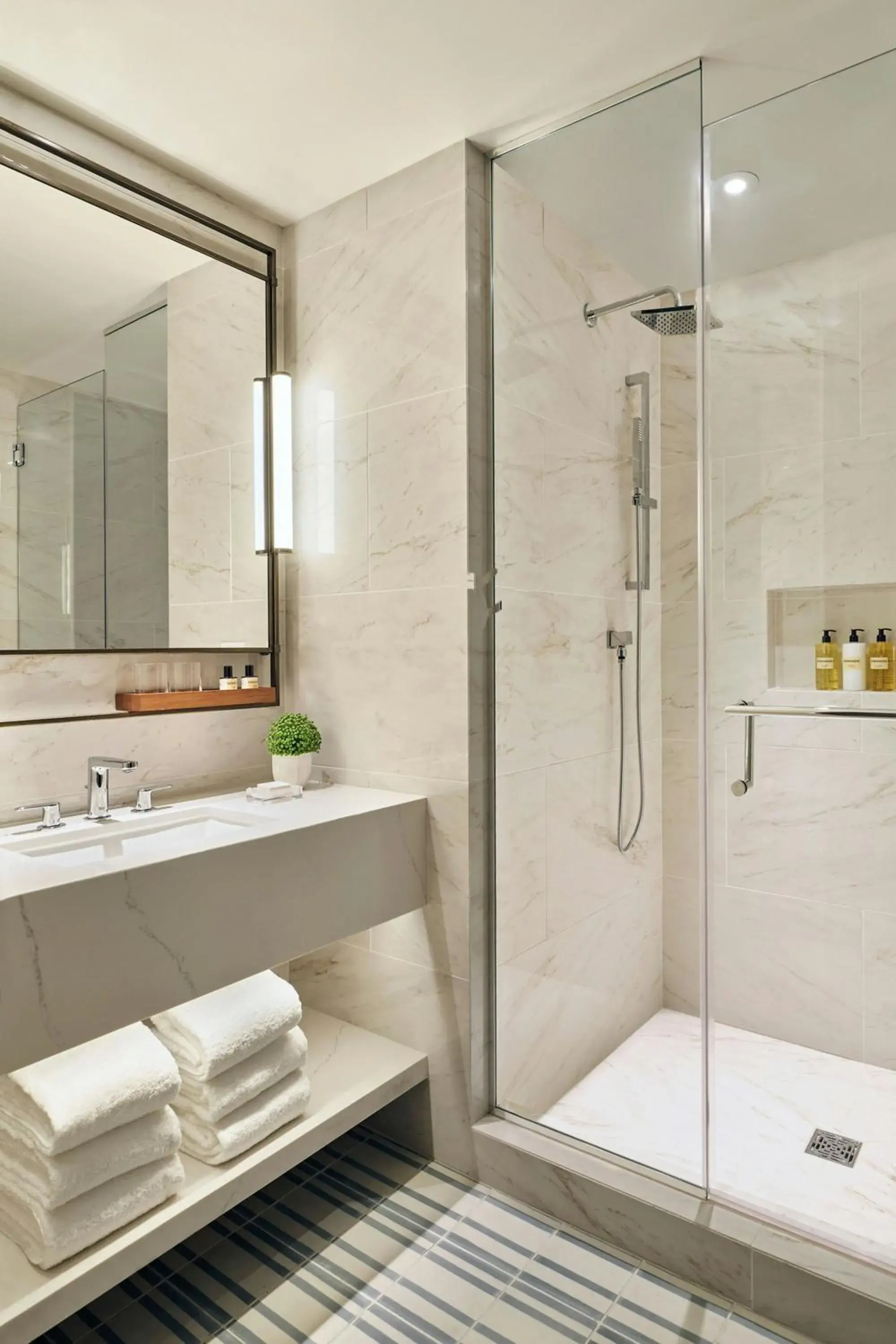 Bathroom in The Hollywood Grande, Autograph Collection Bathroom in The Hollywood Grande, Autograph Collection