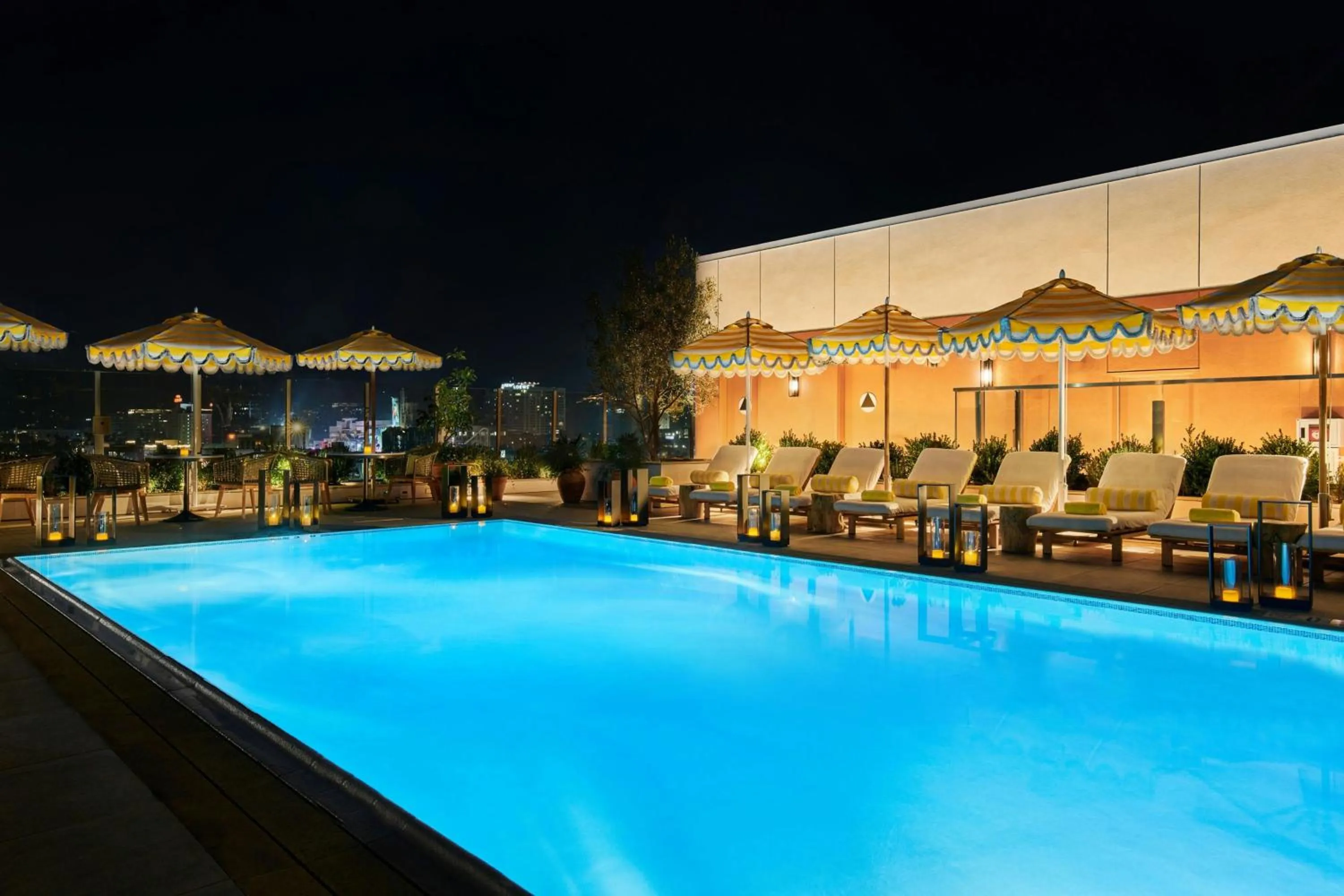 Swimming pool in The Hollywood Grande, Autograph Collection