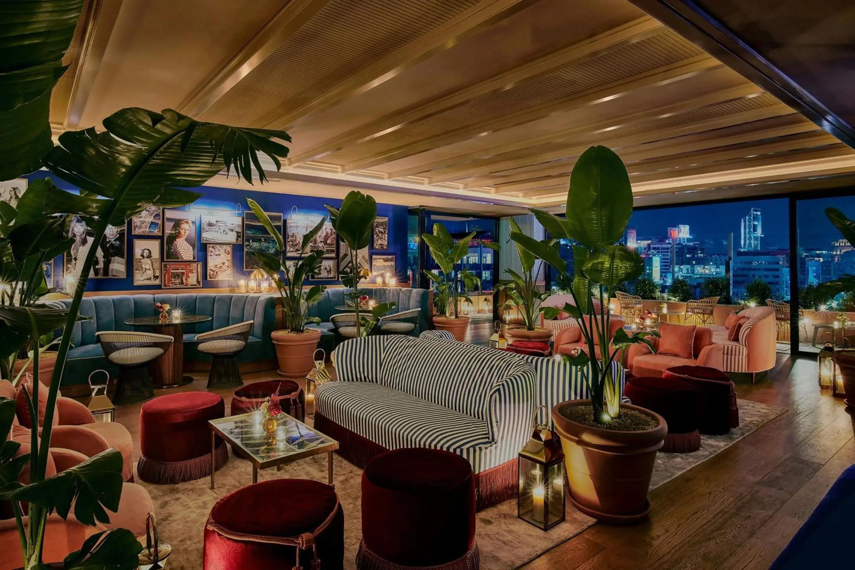 Lounge or bar in The Hollywood Grande, Autograph Collection Lounge or bar in The Hollywood Grande, Autograph Collection