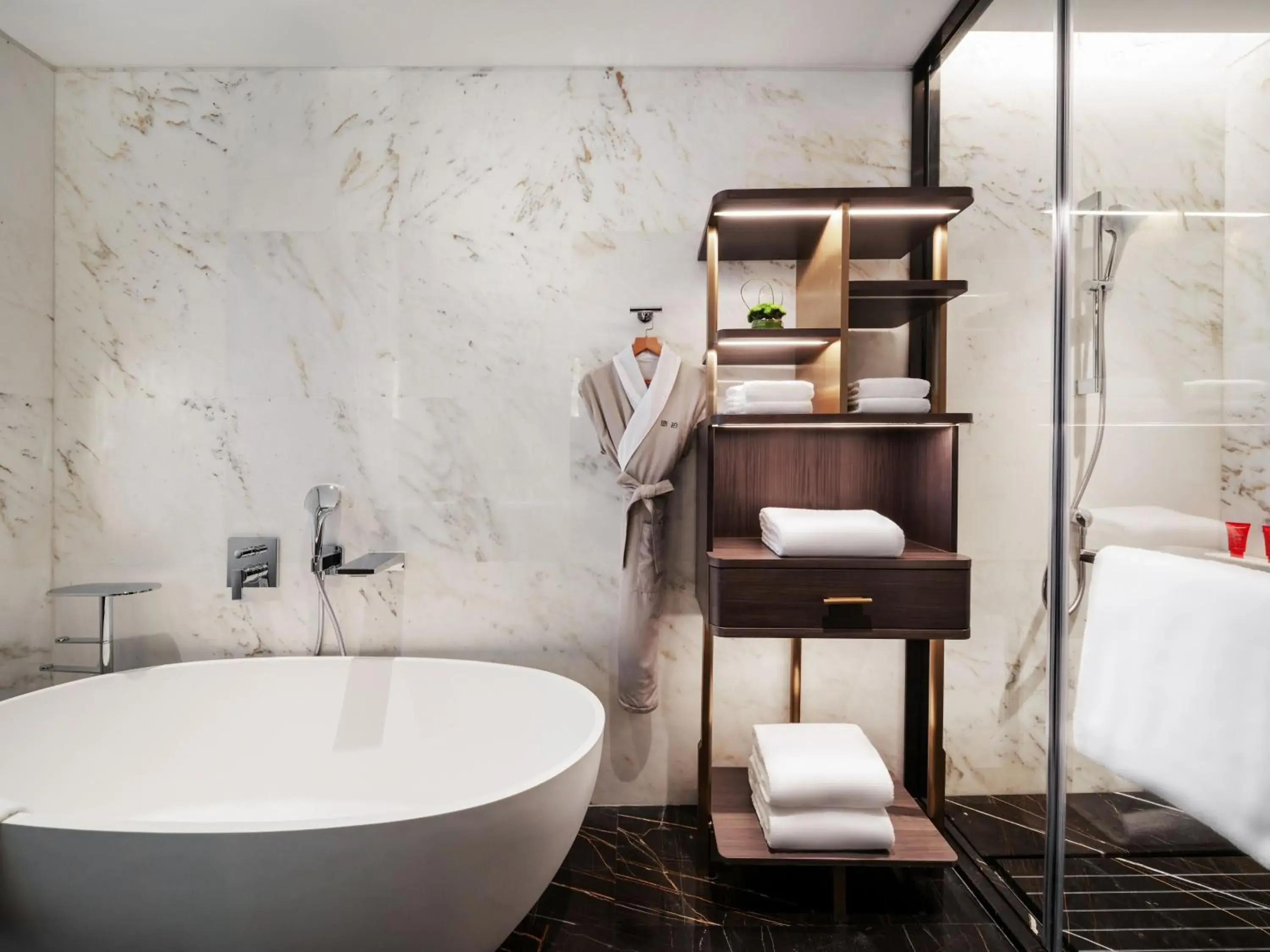 Bathroom in The Langbo Chengdu, in The Unbound Collection by Hyatt Bathroom in The Langbo Chengdu, in The Unbound Collection by Hyatt