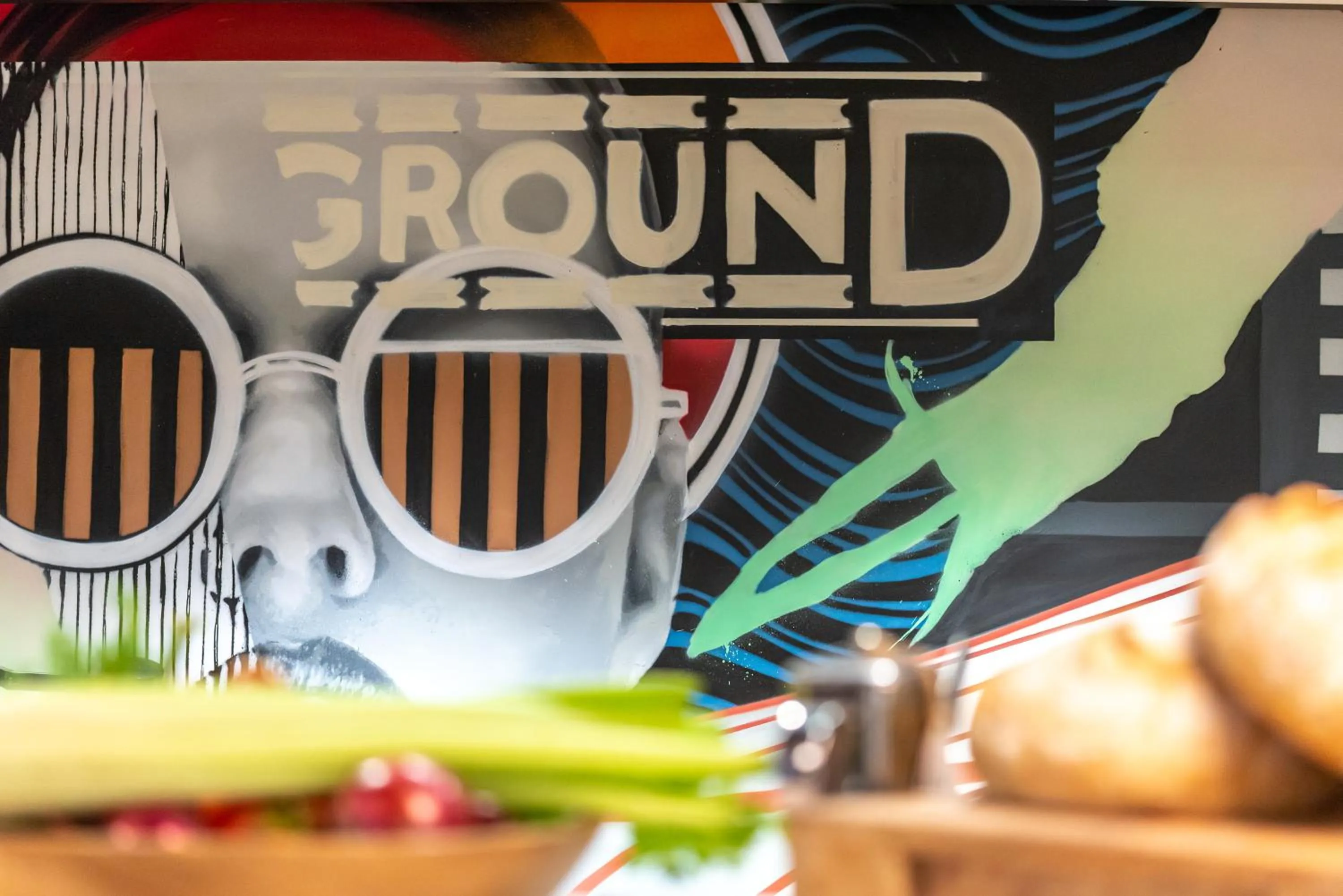 Restaurant/places to eat in Hyatt Place London City East