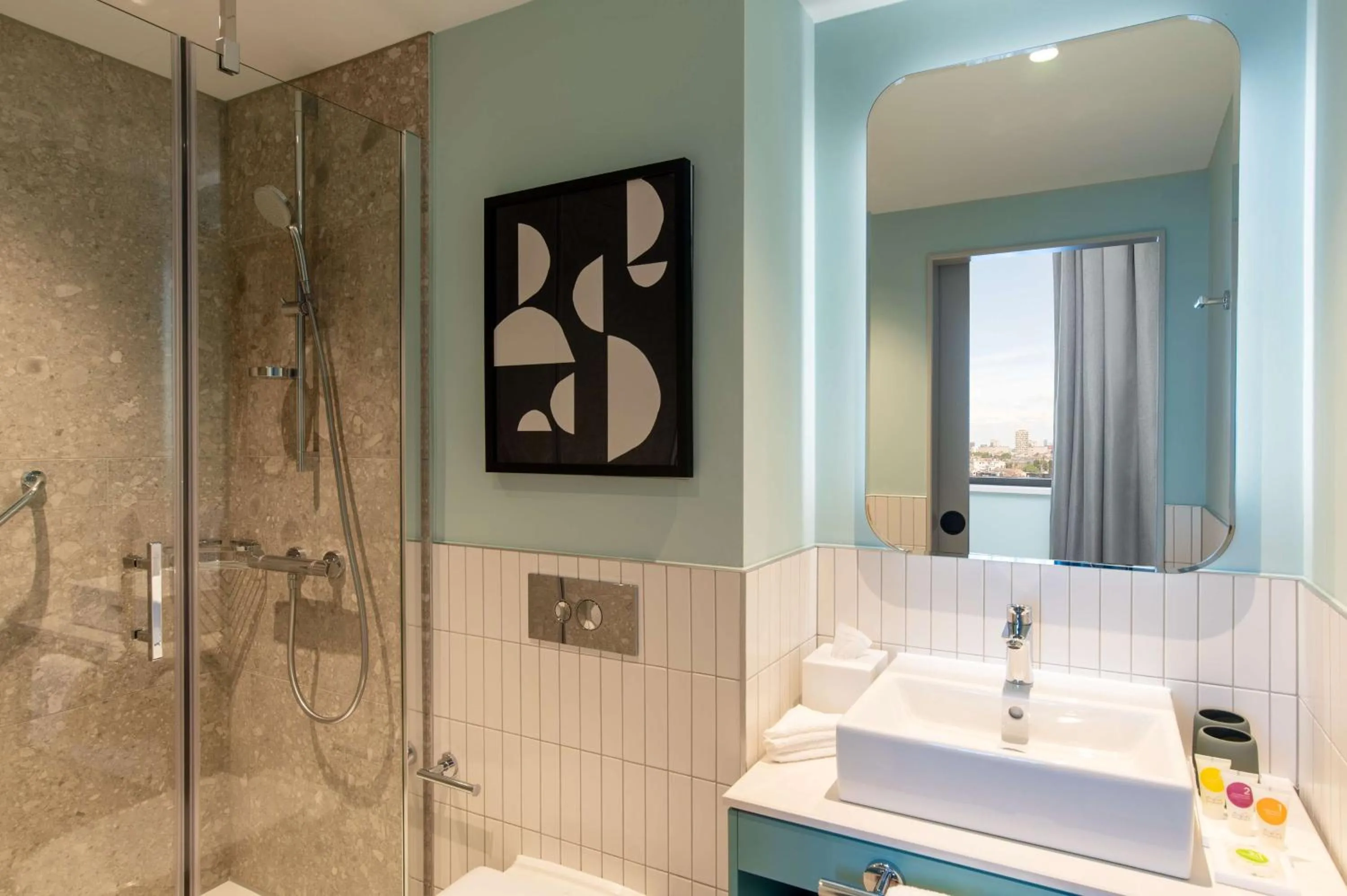 Bathroom in Hyatt Place London City East