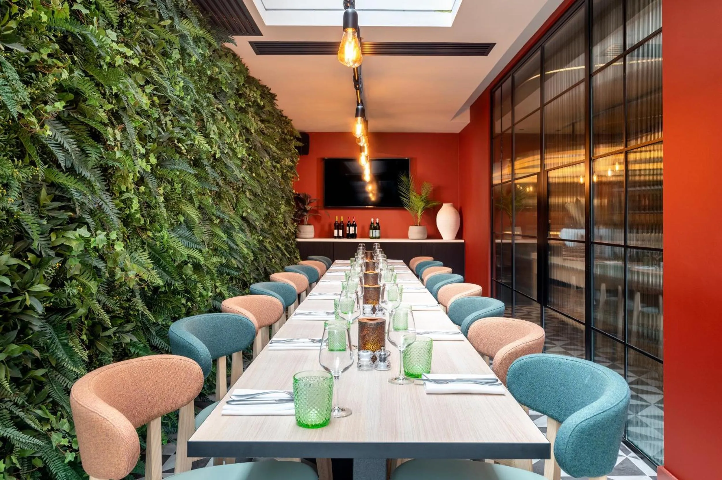 Dining area in Hyatt Place London City East