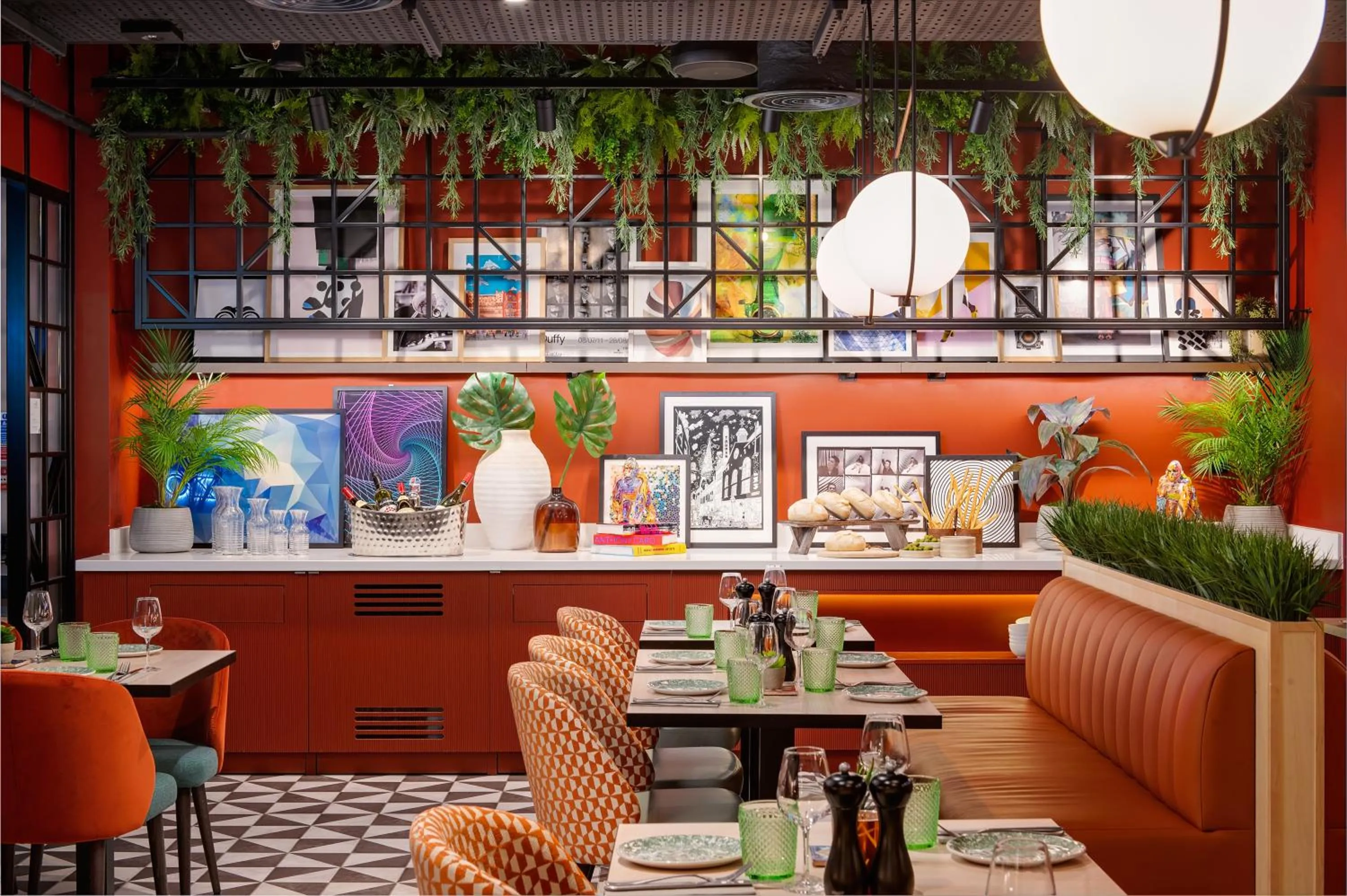 Restaurant/places to eat in Hyatt Place London City East