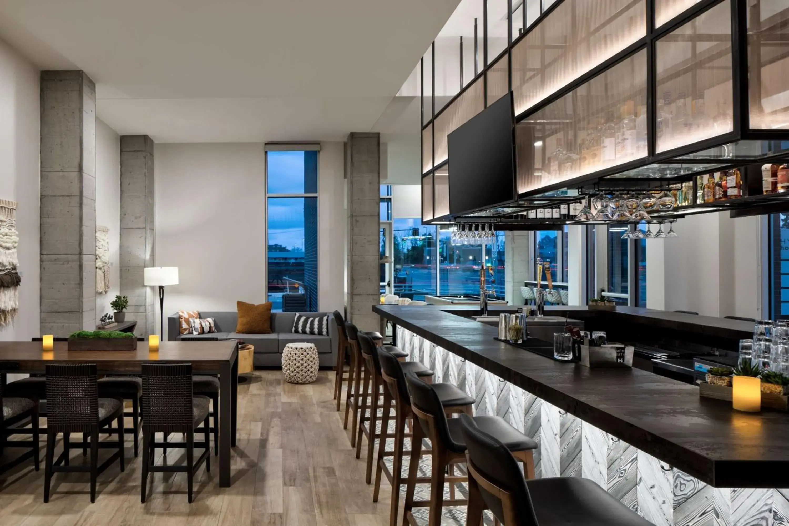 Lounge or bar in Hyatt House Denver Aurora Anschutz Medical Campus Lounge or bar in Hyatt House Denver Aurora Anschutz Medical Campus