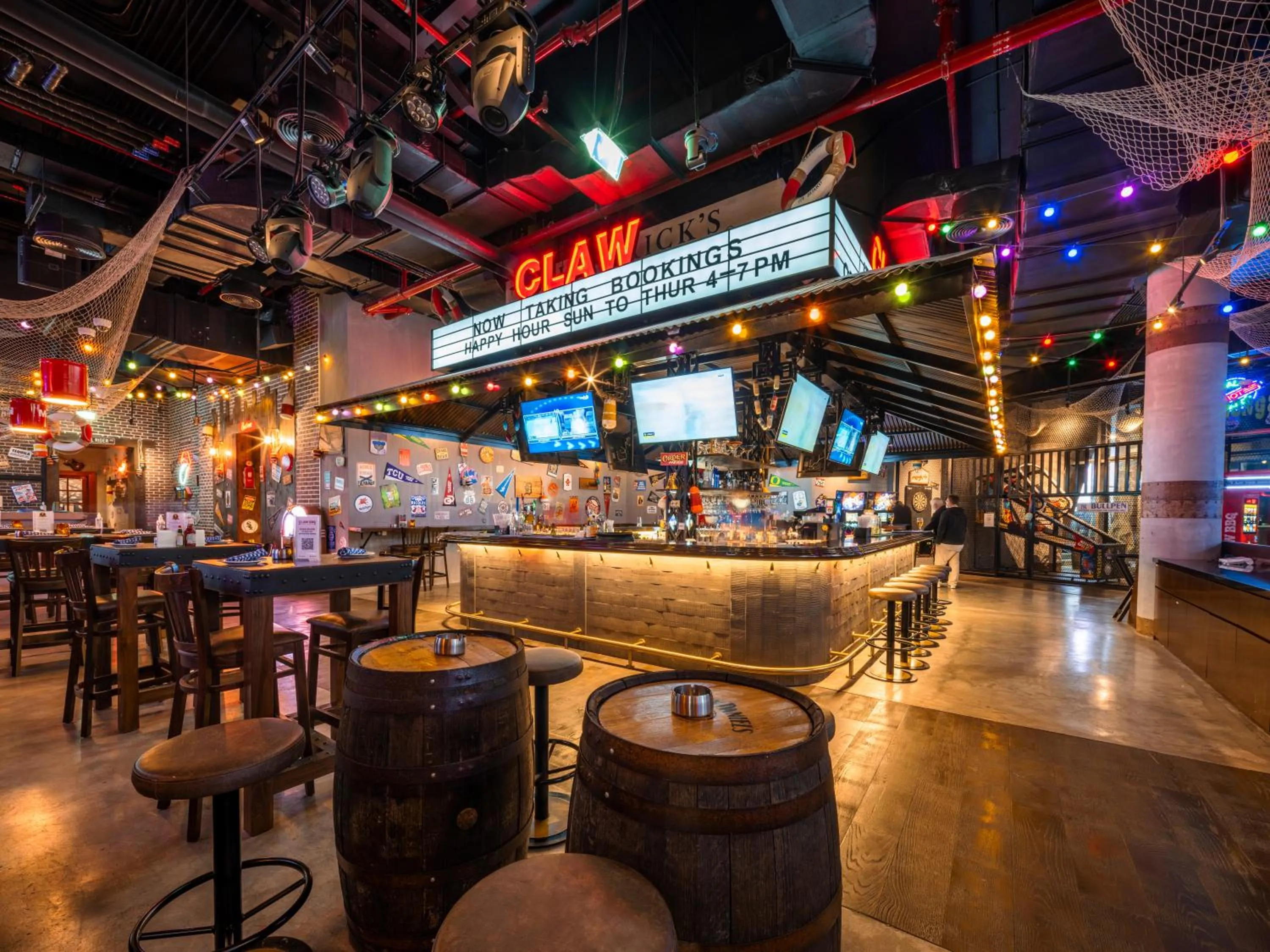 Lounge or bar in Hampton by Hilton Marjan Island