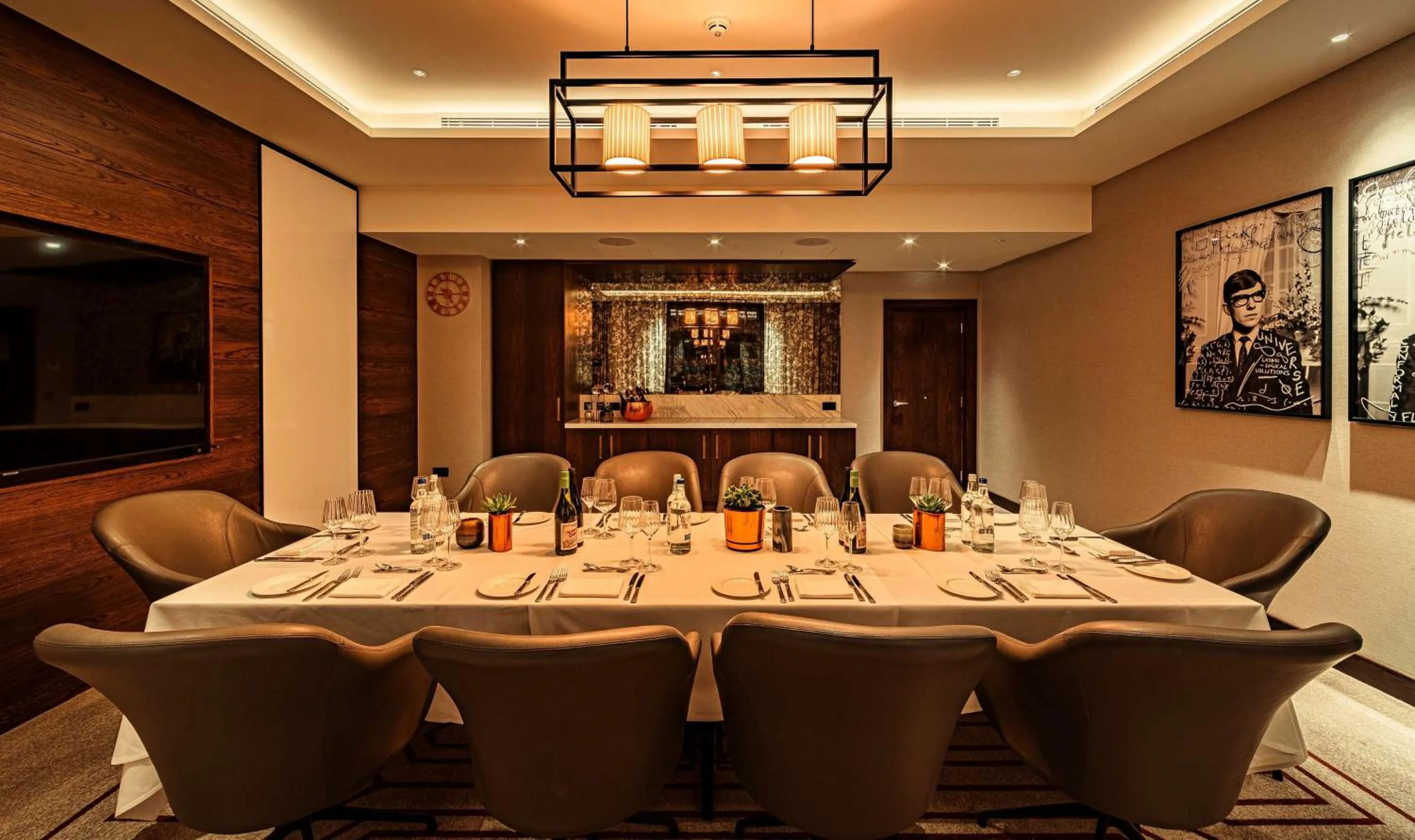 Meeting/conference room in The Fellows House Cambridge, Curio Collection By Hilton