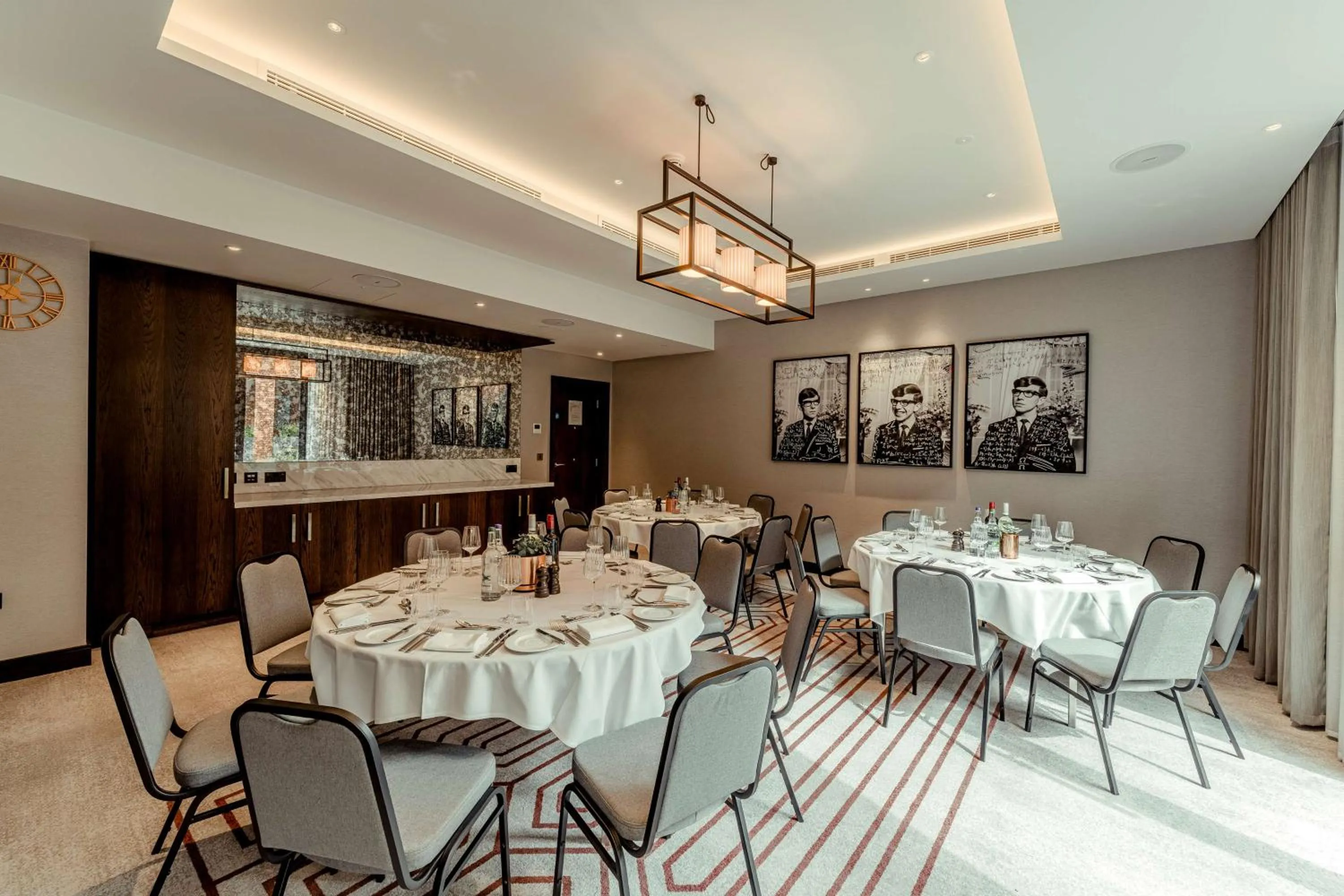 Meeting/conference room in The Fellows House Cambridge, Curio Collection By Hilton