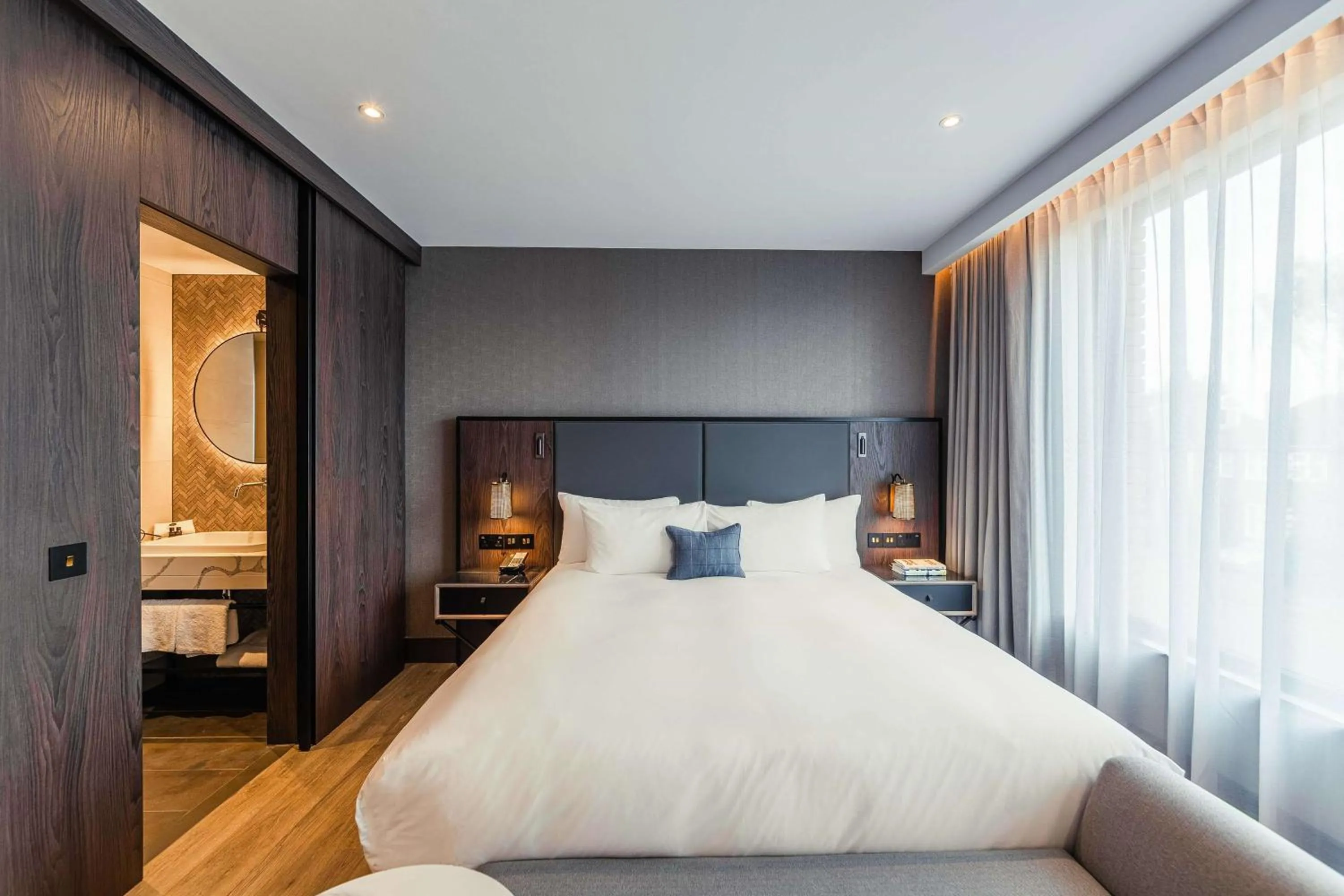 Bed in The Fellows House Cambridge, Curio Collection By Hilton