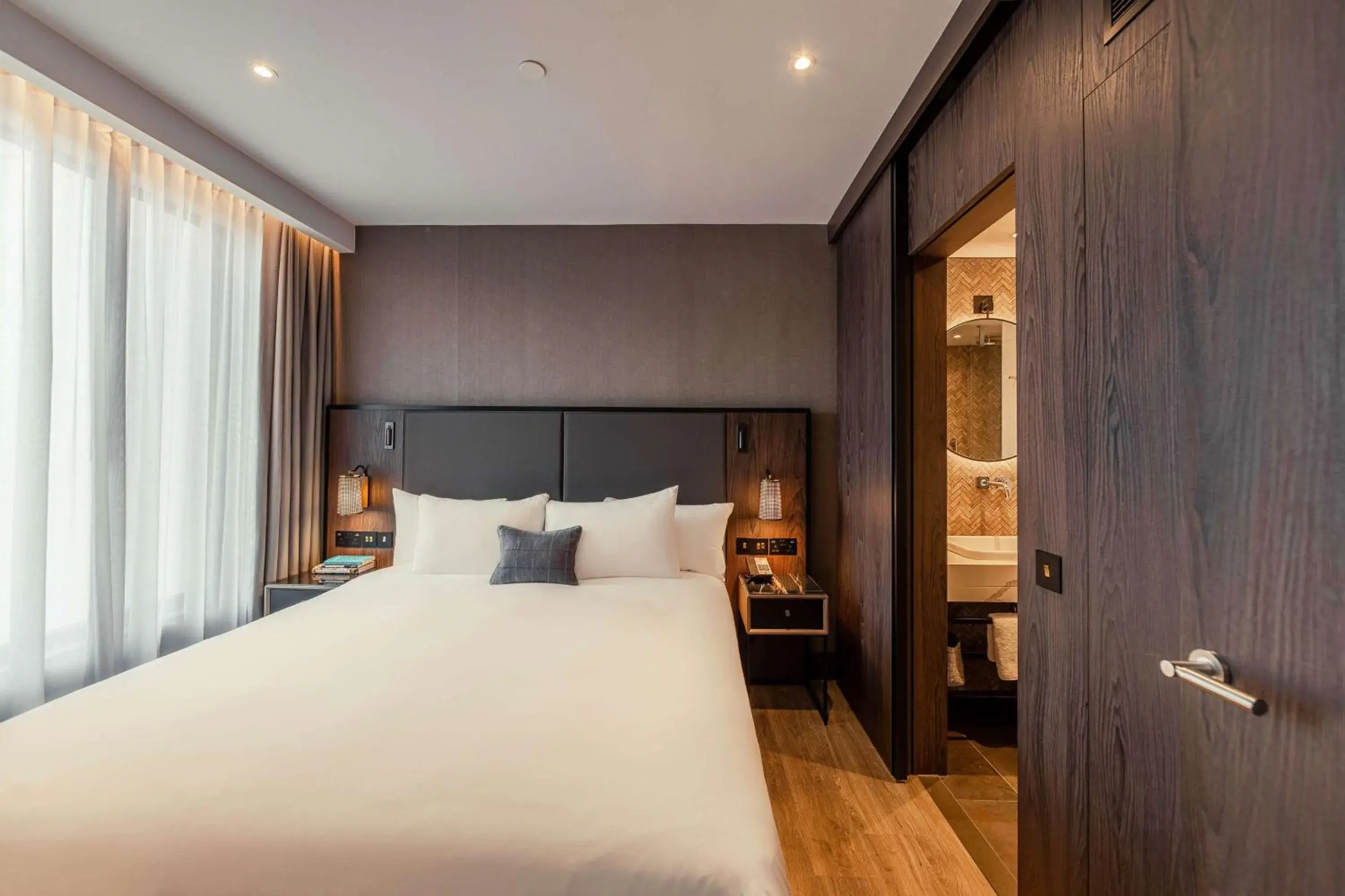 The Gormley Apartment Suite in The Fellows House Cambridge, Curio Collection By Hilton The Gormley Apartment Suite in The Fellows House Cambridge, Curio Collection By Hilton