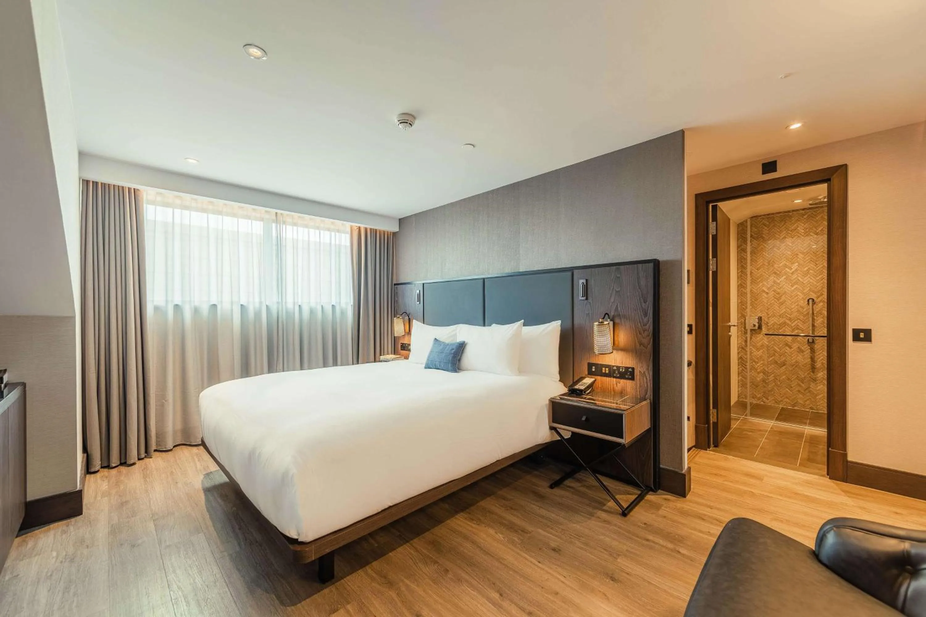 Bed in The Fellows House Cambridge, Curio Collection By Hilton