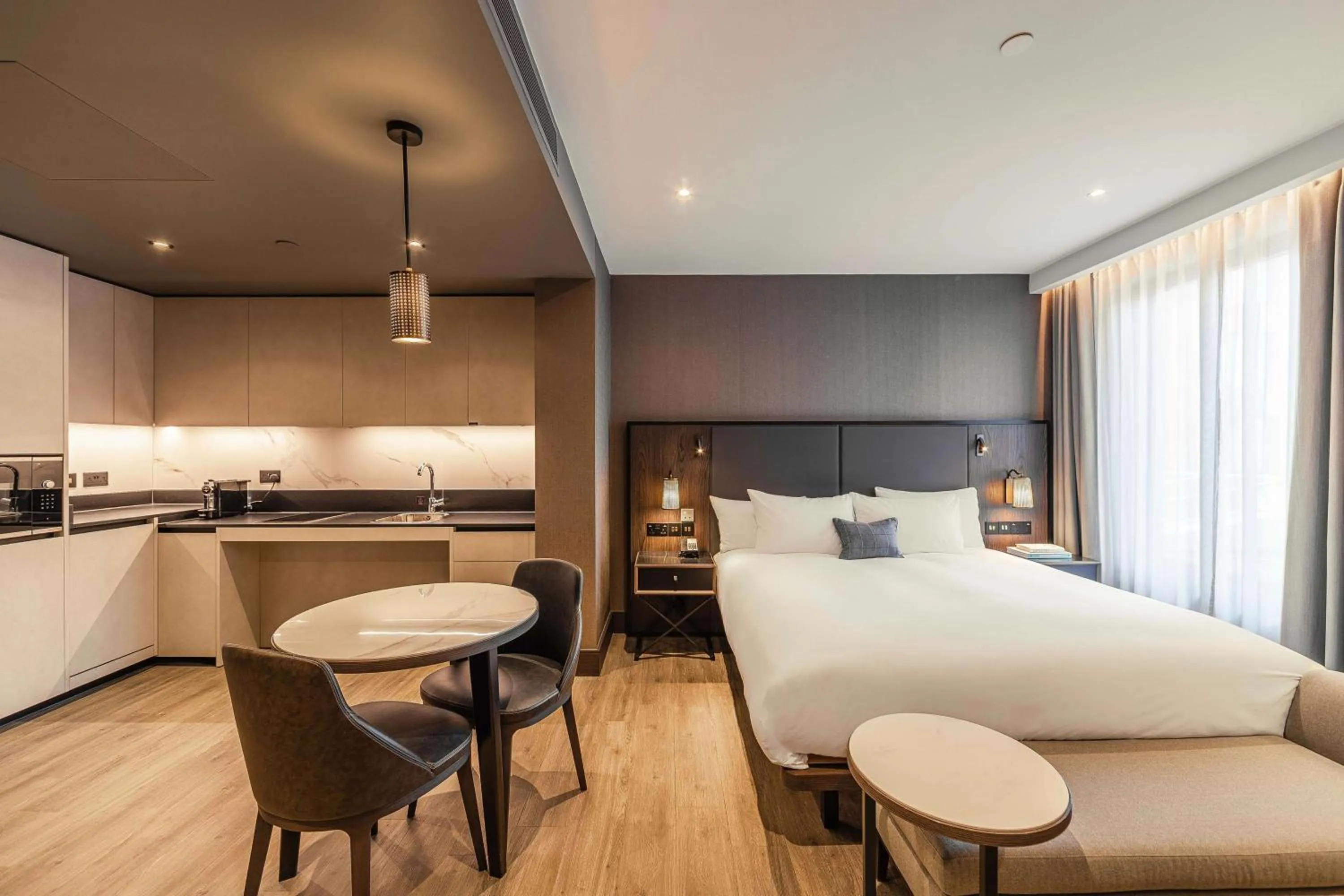 Kitchen or kitchenette, Bed in The Fellows House Cambridge, Curio Collection By Hilton