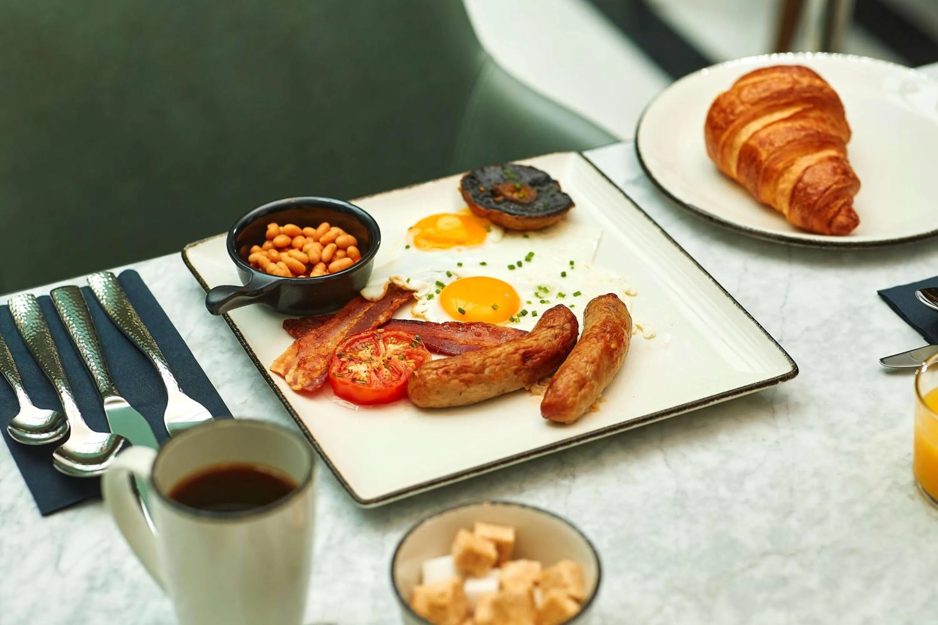 Dining area in The Fellows House Cambridge, Curio Collection By Hilton