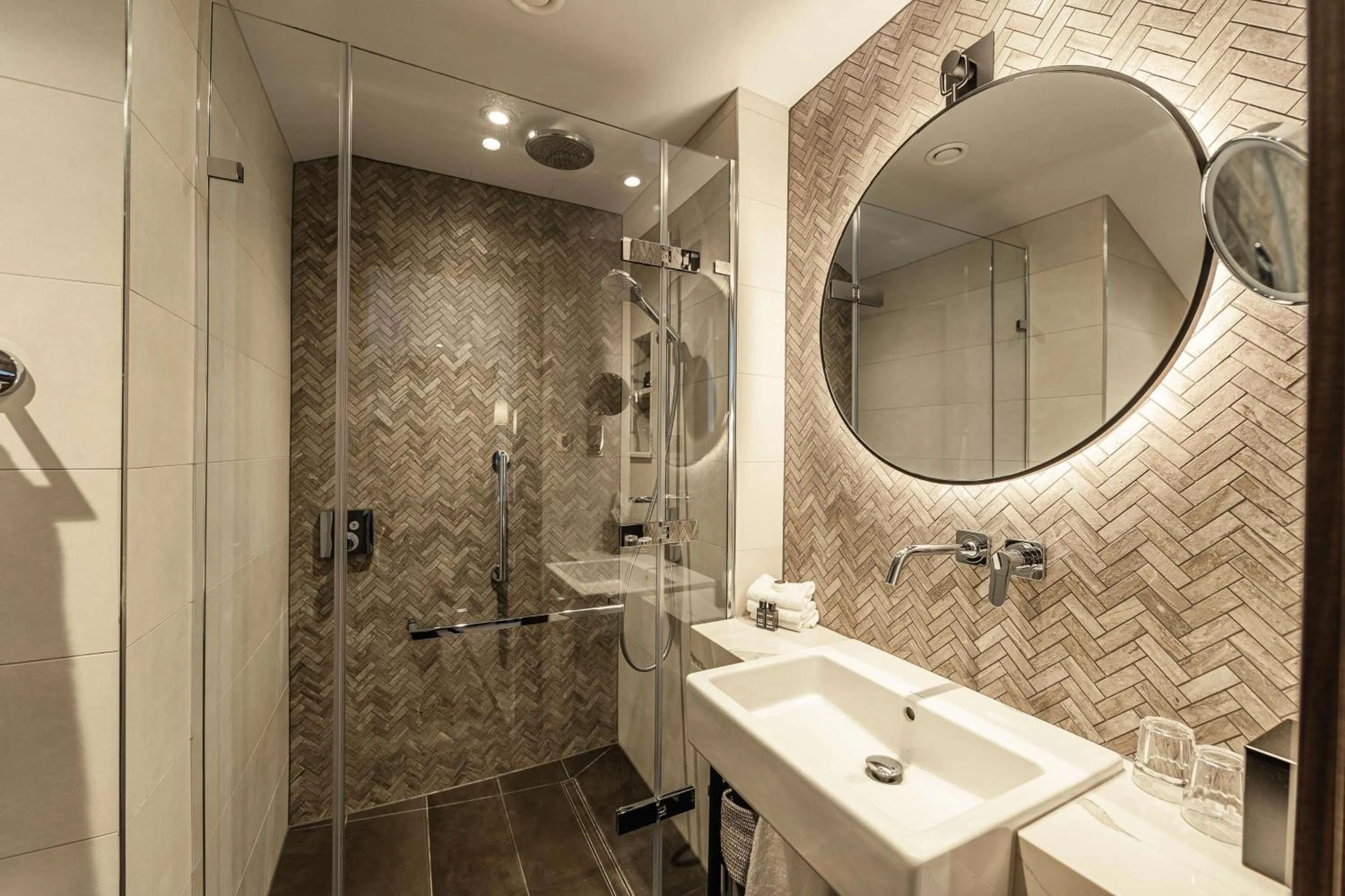 Bathroom in The Fellows House Cambridge, Curio Collection By Hilton