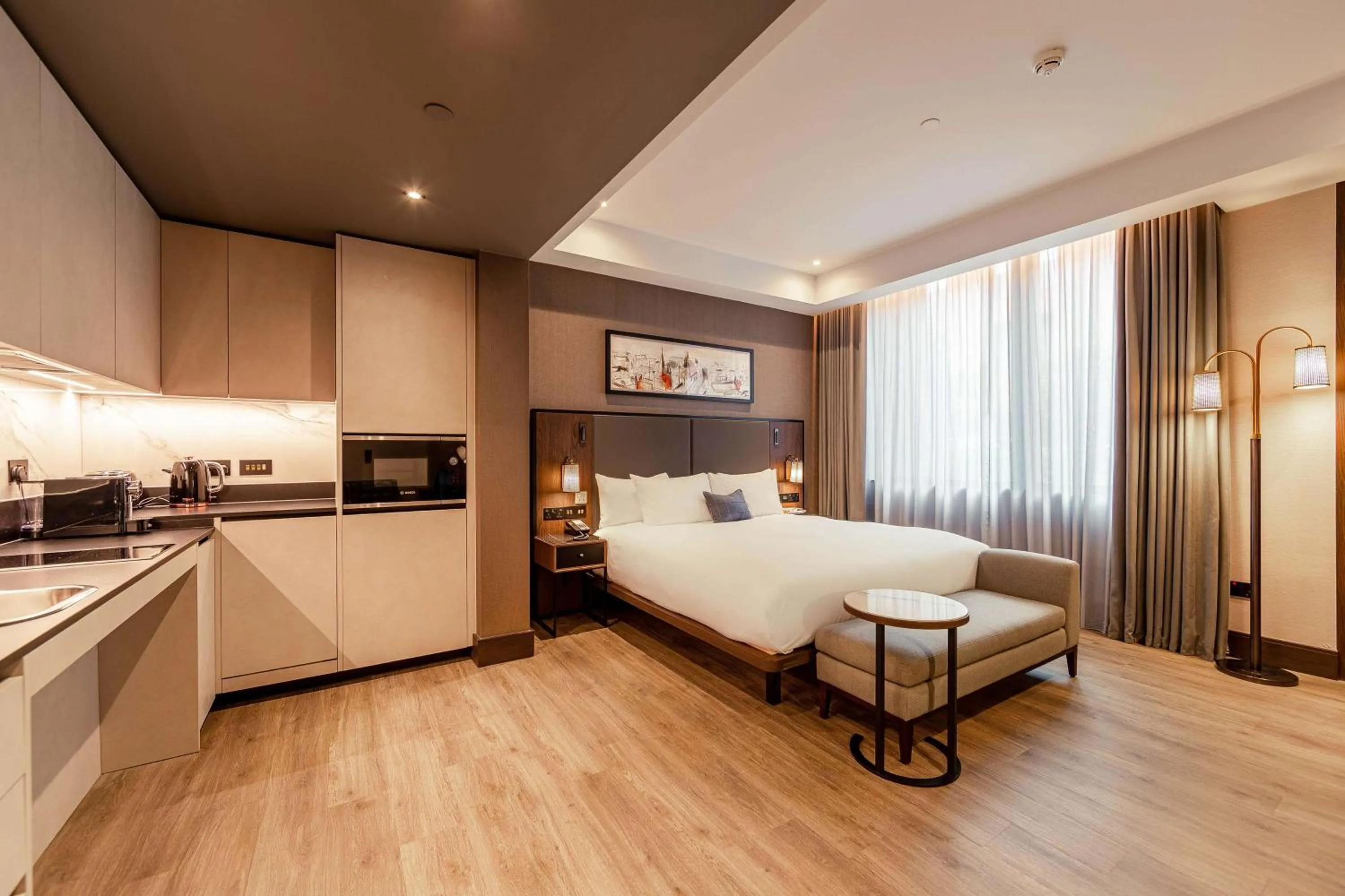 Kitchen or kitchenette, Bed in The Fellows House Cambridge, Curio Collection By Hilton