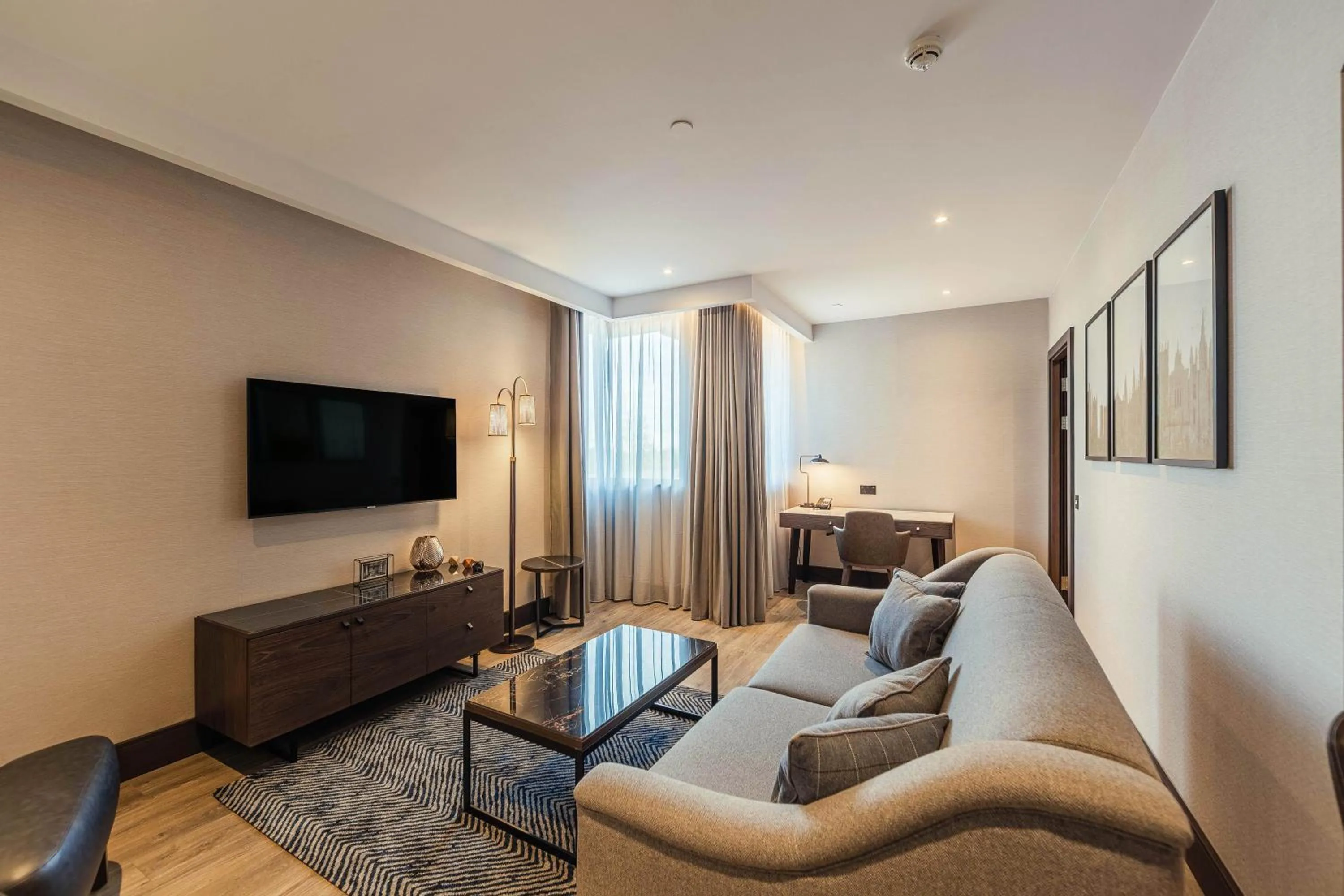 Seating area in The Fellows House Cambridge, Curio Collection By Hilton