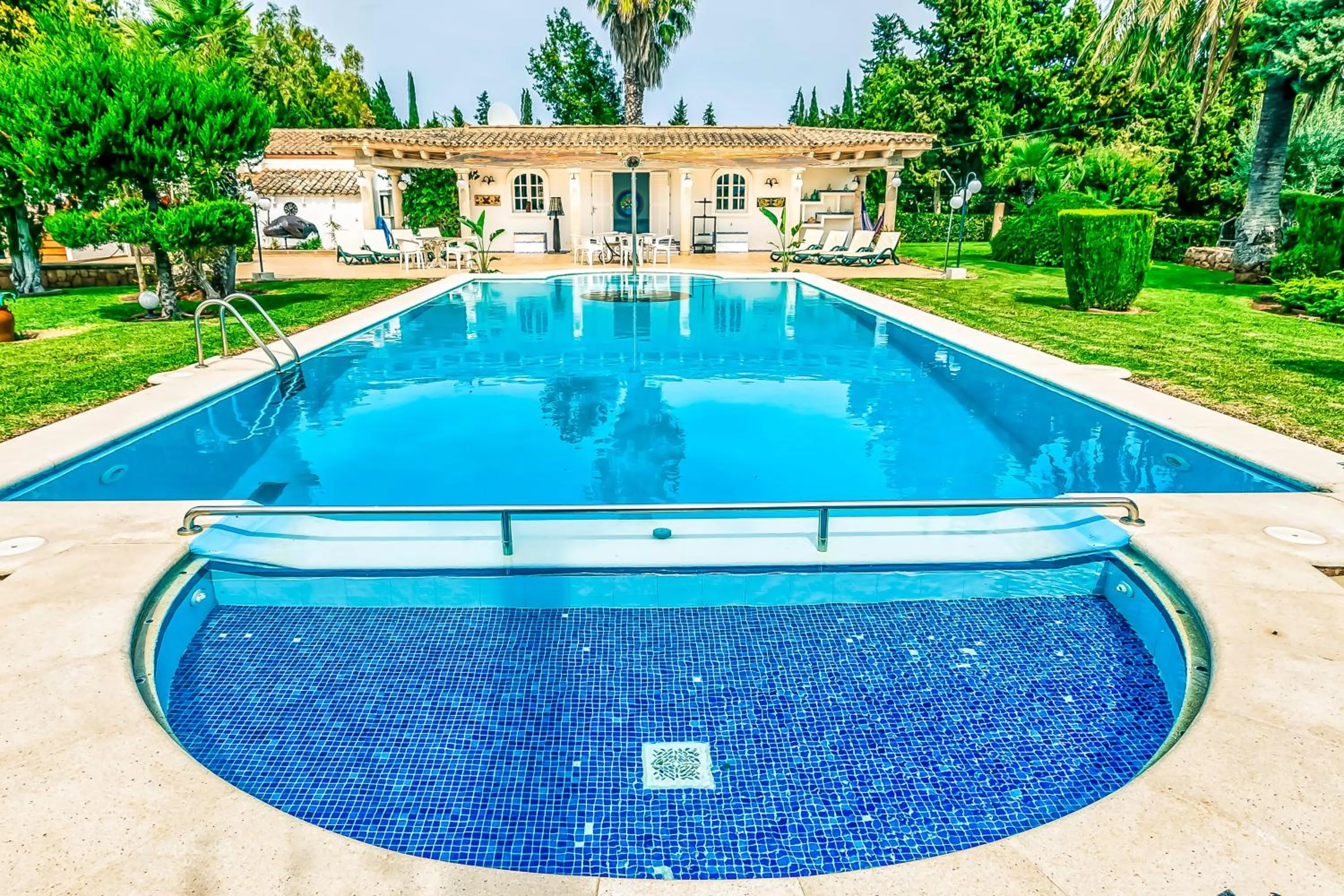 Swimming pool in LA VINYA GRAN