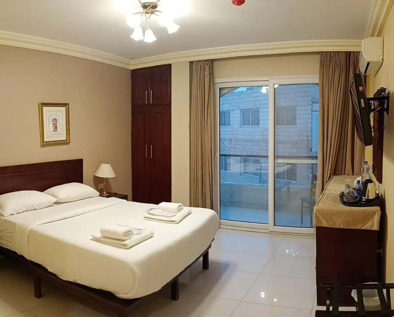 Bedroom, Bed in Saint John Hotel