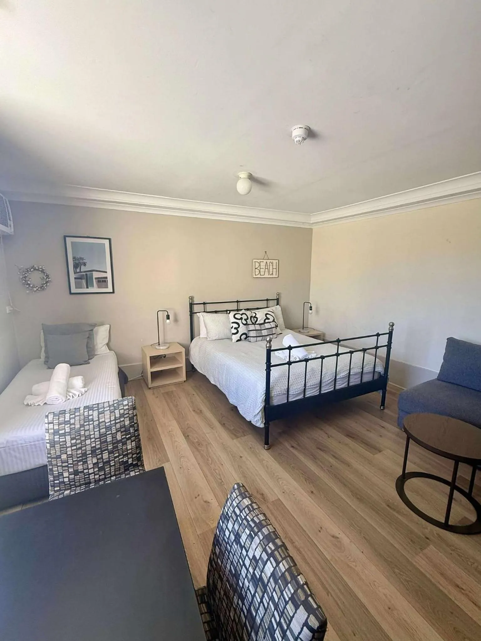 Bed in Manly Waves Studios & Apartments