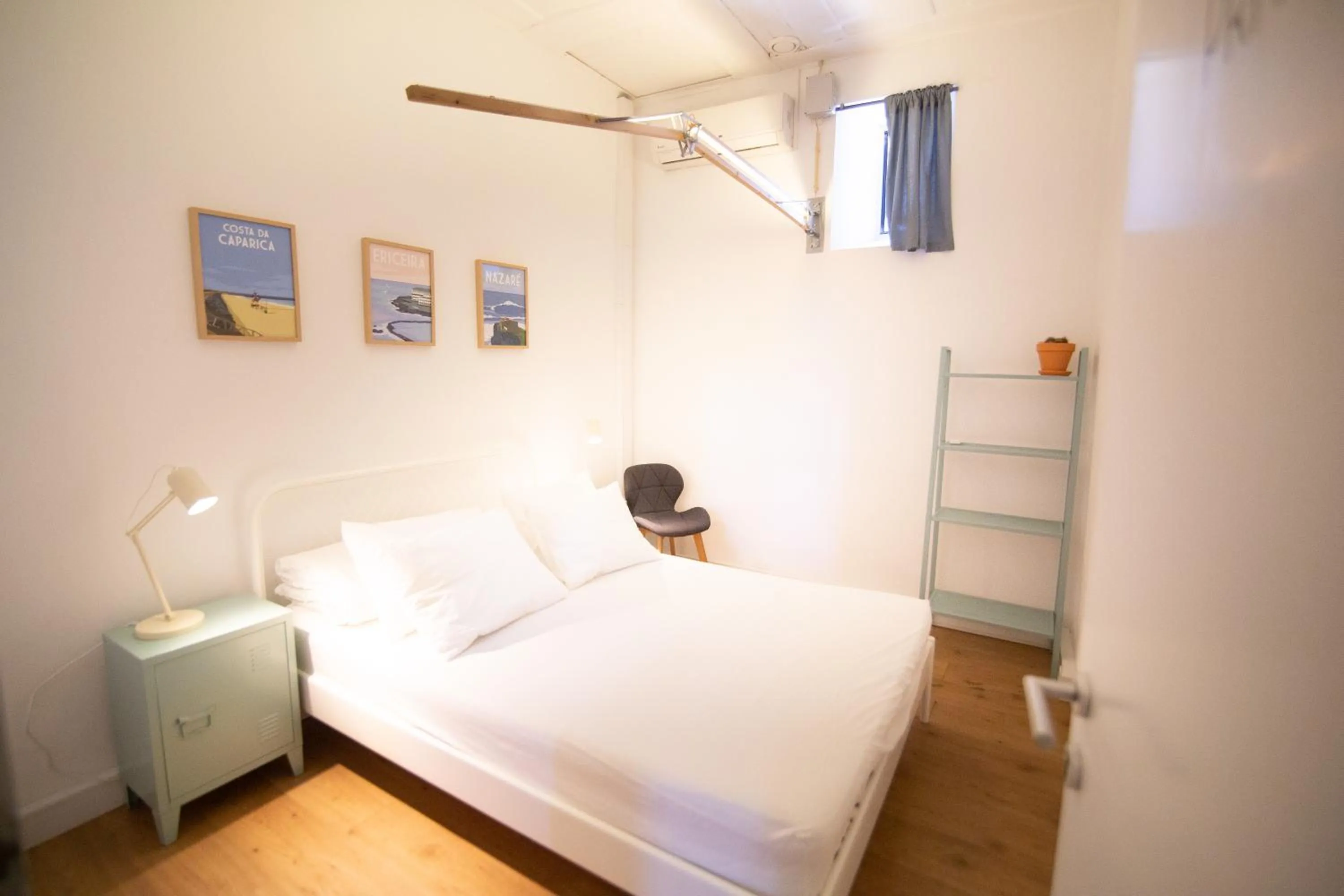 Double Room with Shared Bathroom in LX Hostel